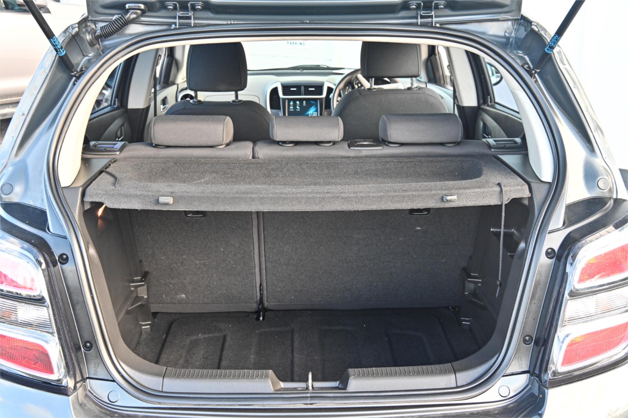 2016 HOLDEN BARINA TM MY17 LS 6 SP AUTOMATIC 5D HATCHBACK