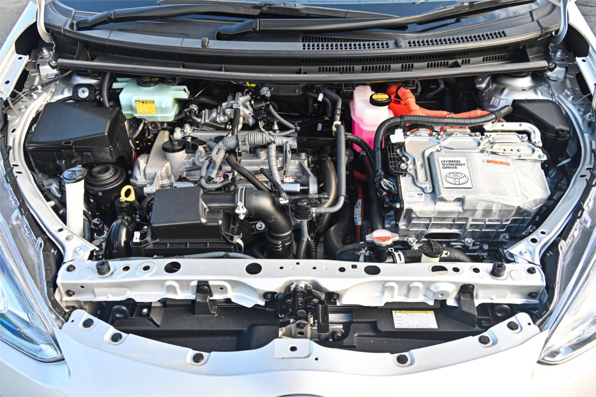 2016 TOYOTA PRIUS-C NHP10R MY15 HYBRID CONTINUOUS VARIABLE 5D HATCHBACK
