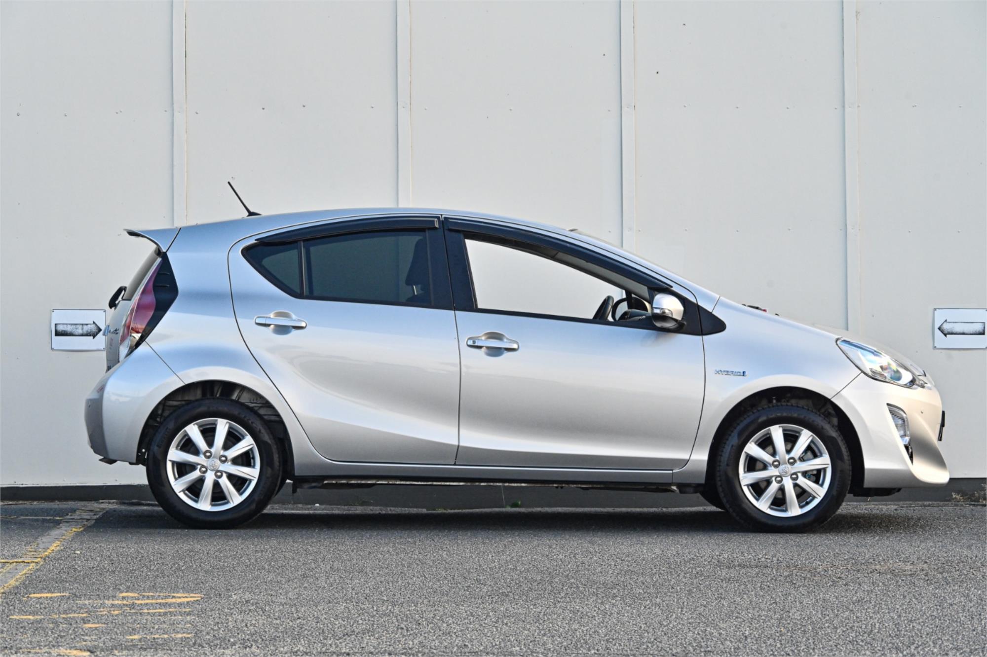 2016 TOYOTA PRIUS-C NHP10R MY15 HYBRID CONTINUOUS VARIABLE 5D HATCHBACK