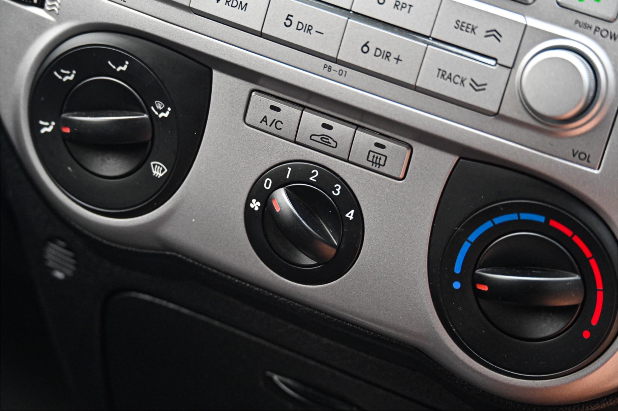 2010 HYUNDAI i20 PB ACTIVE 5 SP MANUAL 3D HATCHBACK