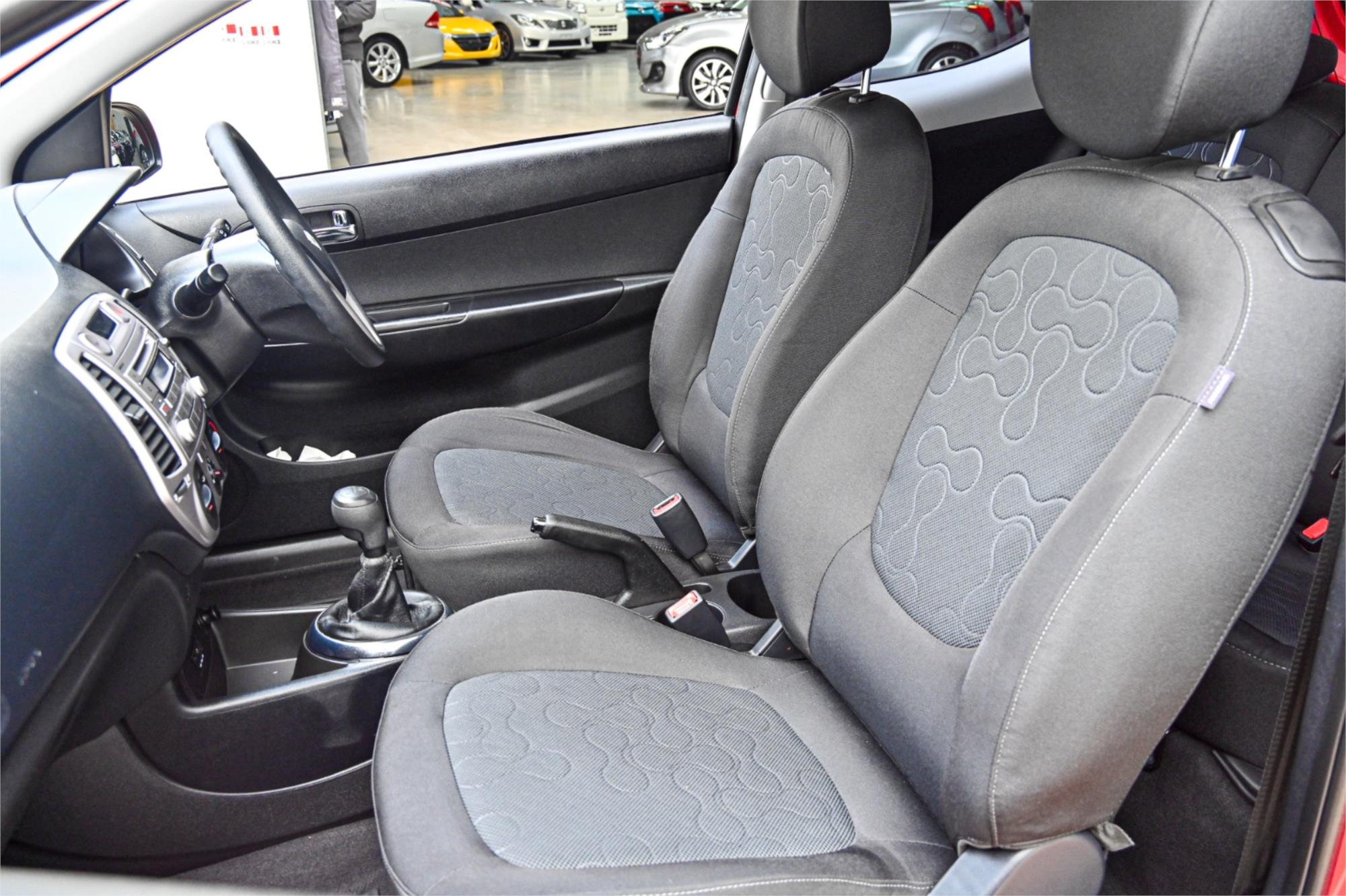 2010 HYUNDAI i20 PB ACTIVE 5 SP MANUAL 3D HATCHBACK