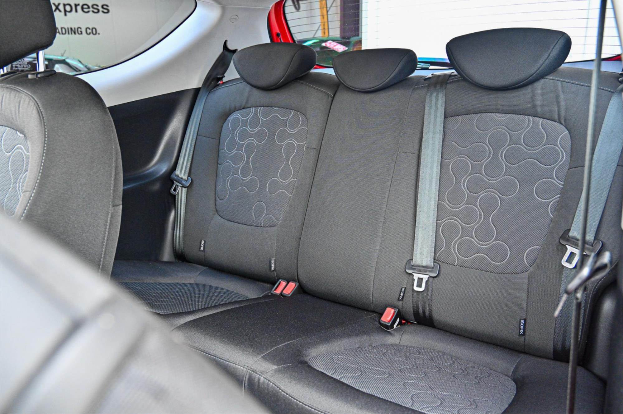 2010 HYUNDAI i20 PB ACTIVE 5 SP MANUAL 3D HATCHBACK