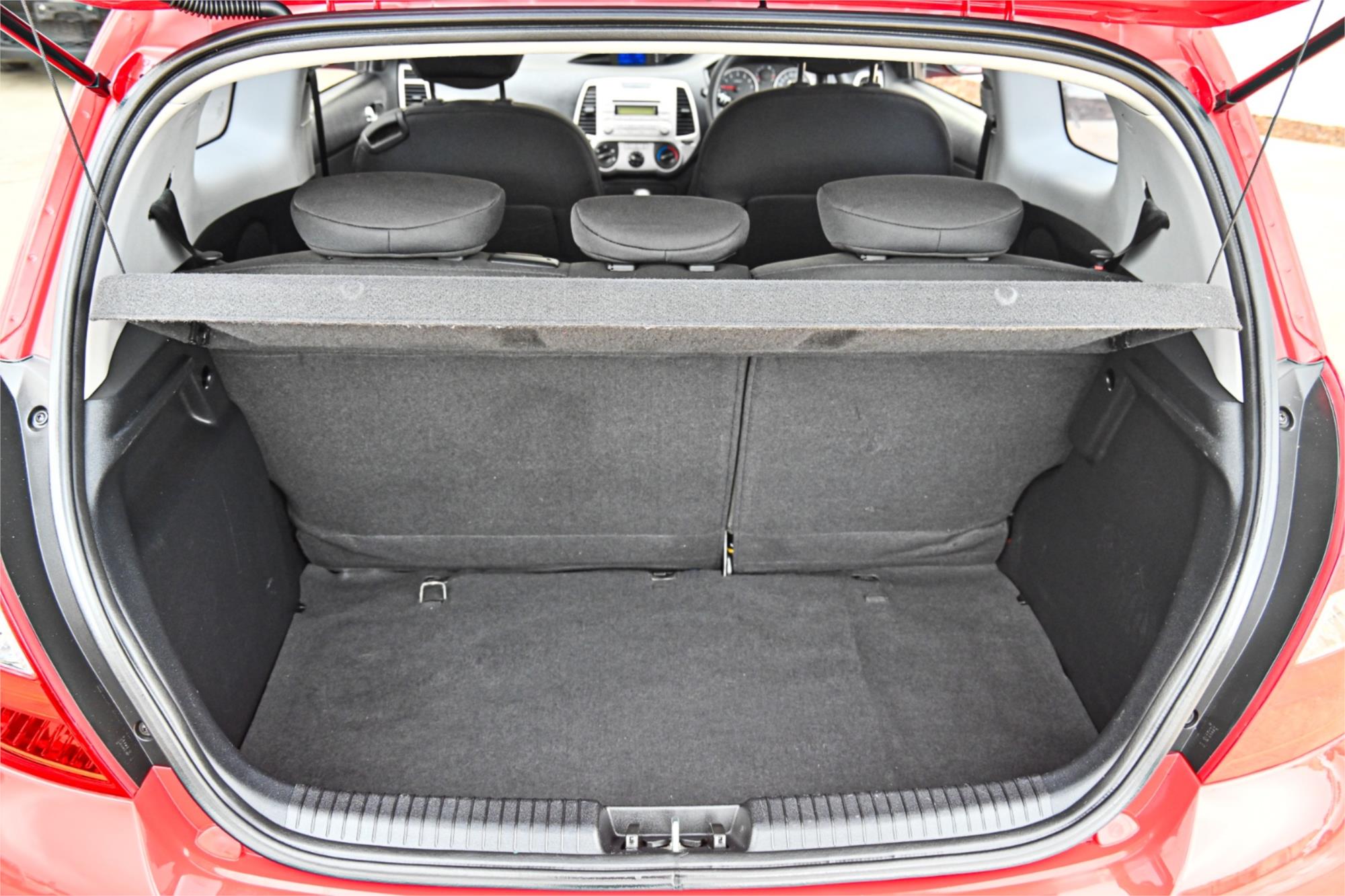 2010 HYUNDAI i20 PB ACTIVE 5 SP MANUAL 3D HATCHBACK