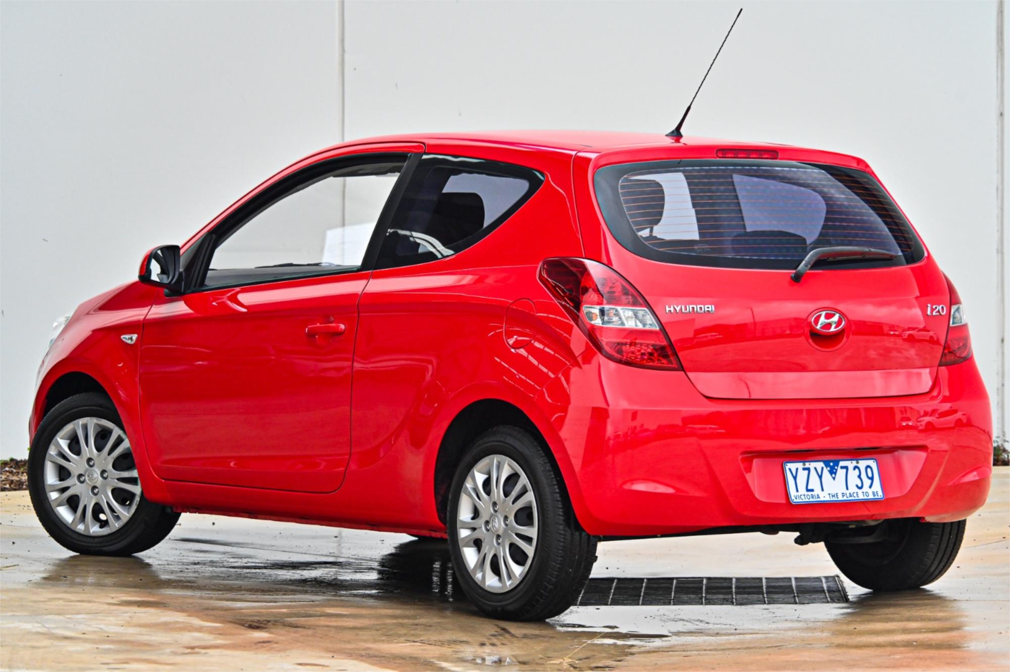 2010 HYUNDAI i20 PB ACTIVE 5 SP MANUAL 3D HATCHBACK
