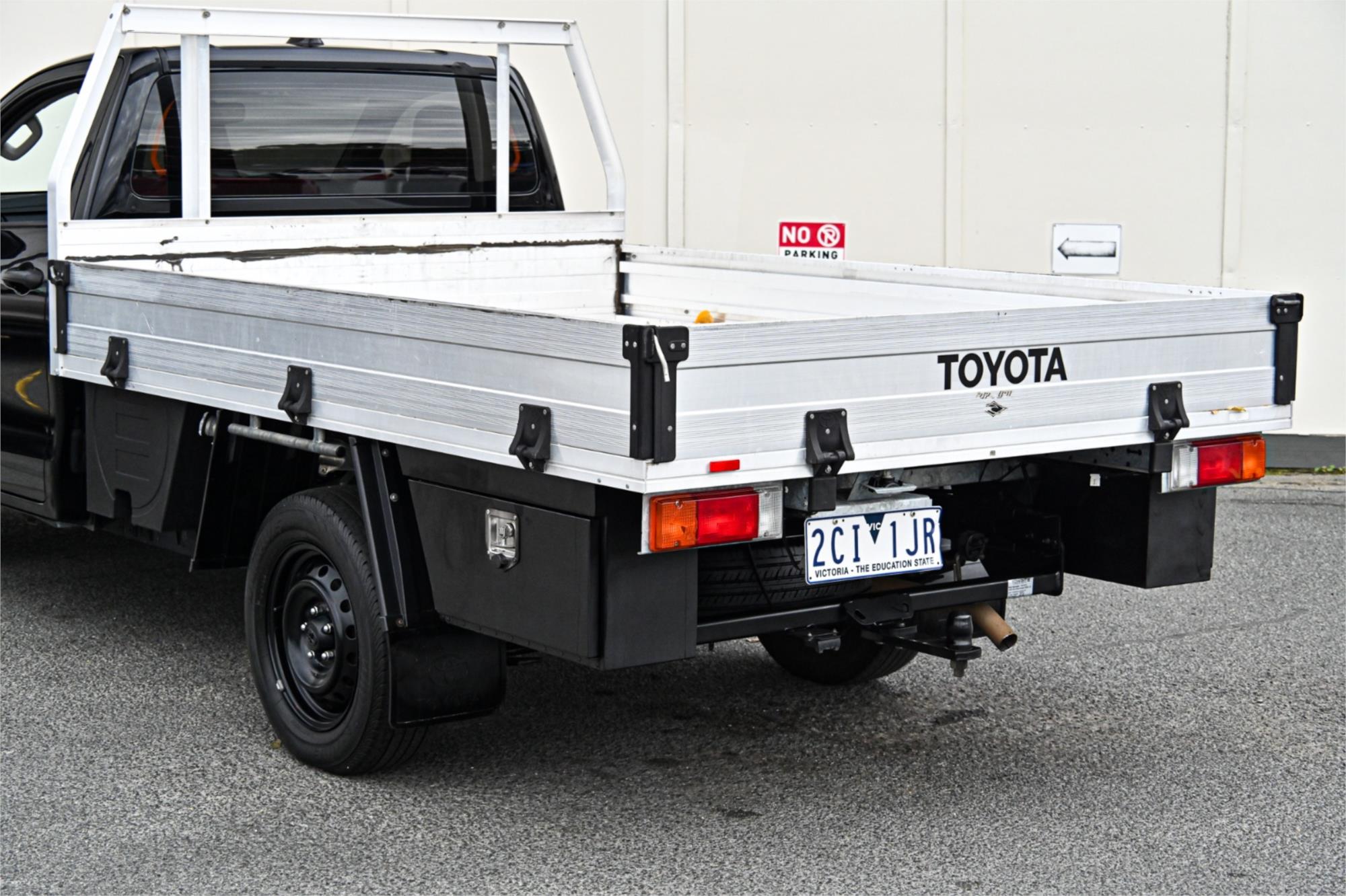 2022 TOYOTA HILUX TGN121R WORKMATE (4x2) 6 SP AUTOMATIC C/CHAS