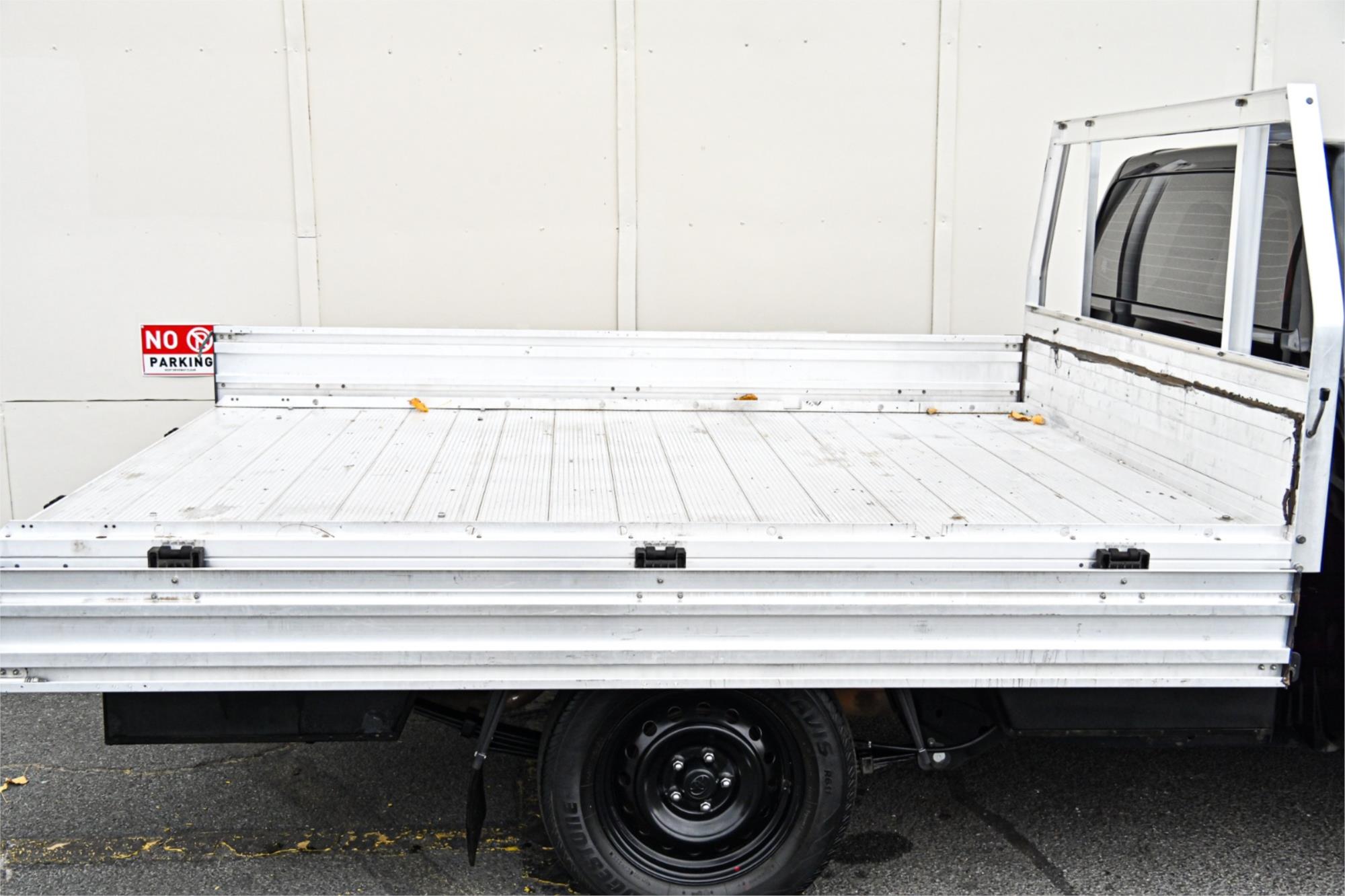 2022 TOYOTA HILUX TGN121R WORKMATE (4x2) 6 SP AUTOMATIC C/CHAS