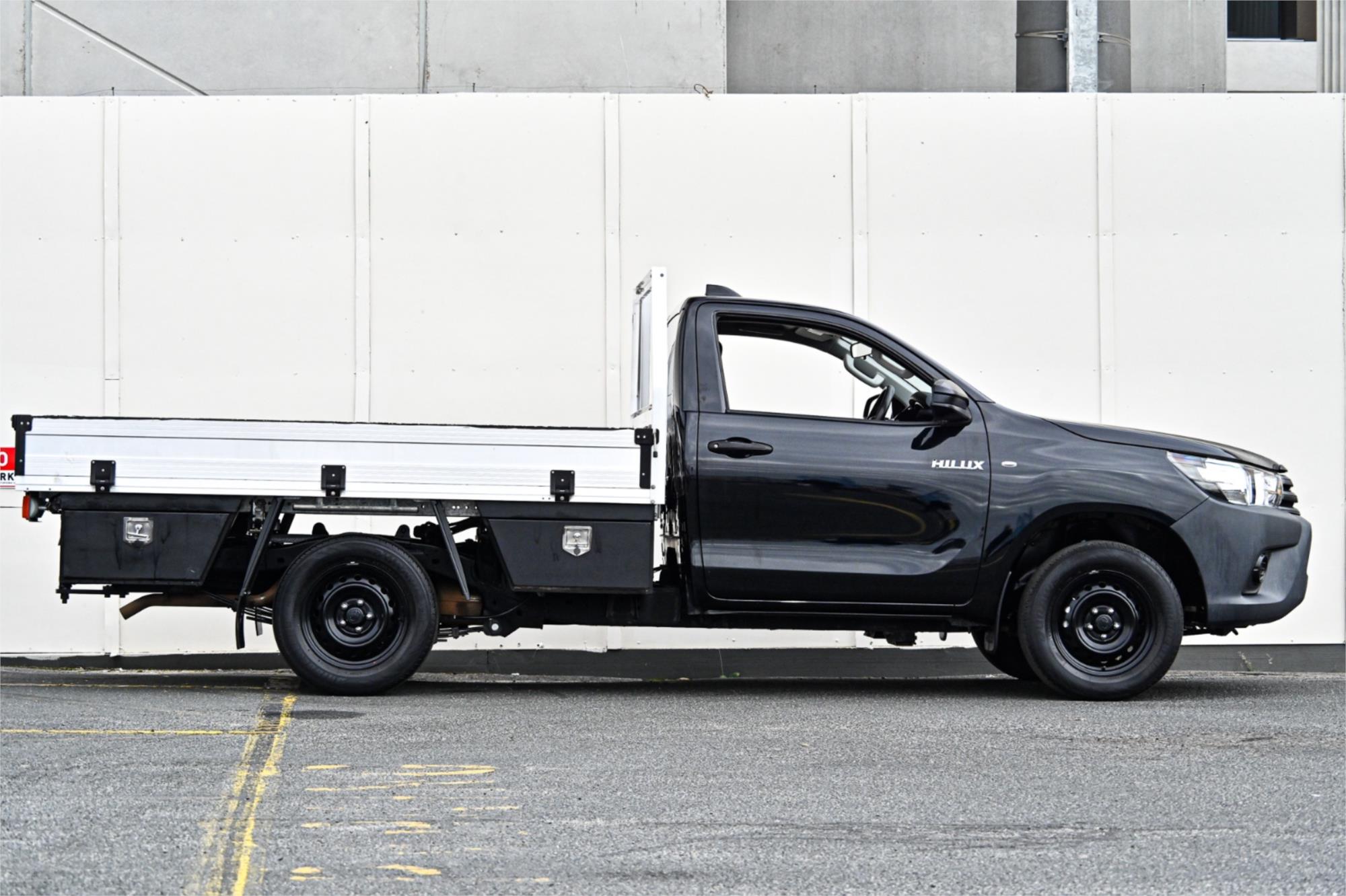 2022 TOYOTA HILUX TGN121R WORKMATE (4x2) 6 SP AUTOMATIC C/CHAS