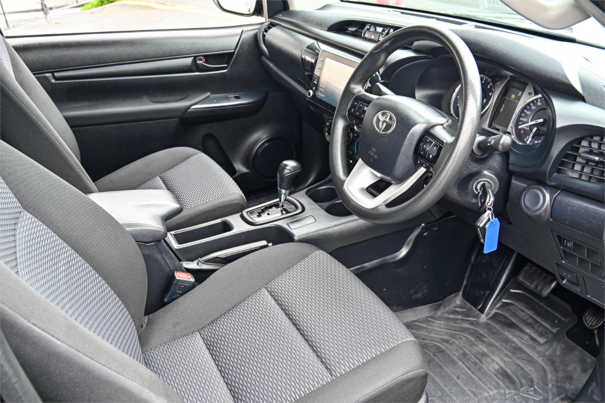 2022 TOYOTA HILUX TGN121R WORKMATE (4x2) 6 SP AUTOMATIC C/CHAS