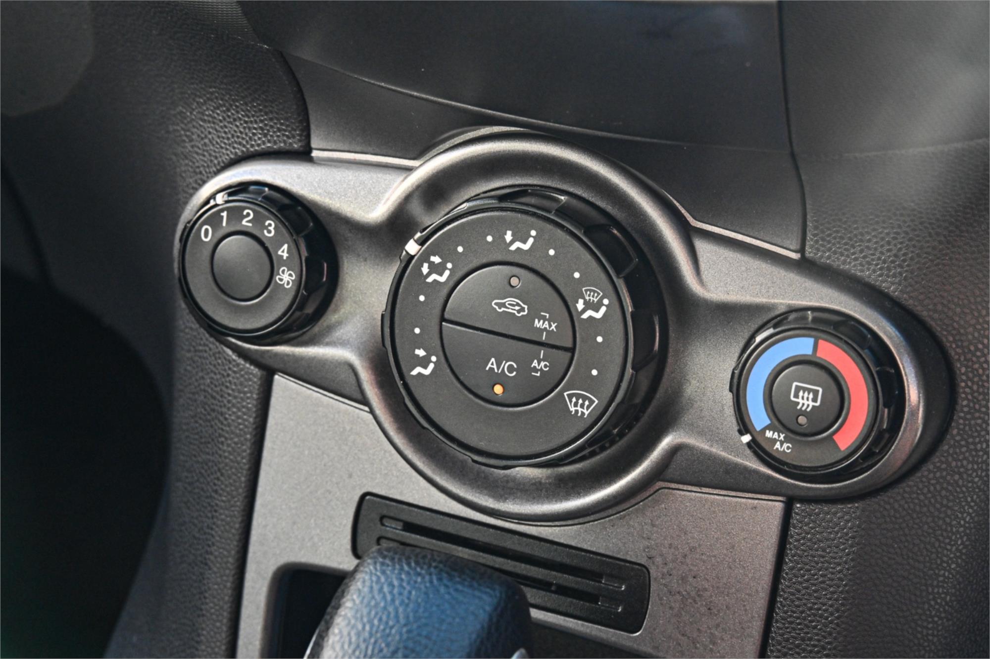2013 FORD FIESTA WZ AMBIENTE 6 SP AUTOMATIC 5D HATCHBACK