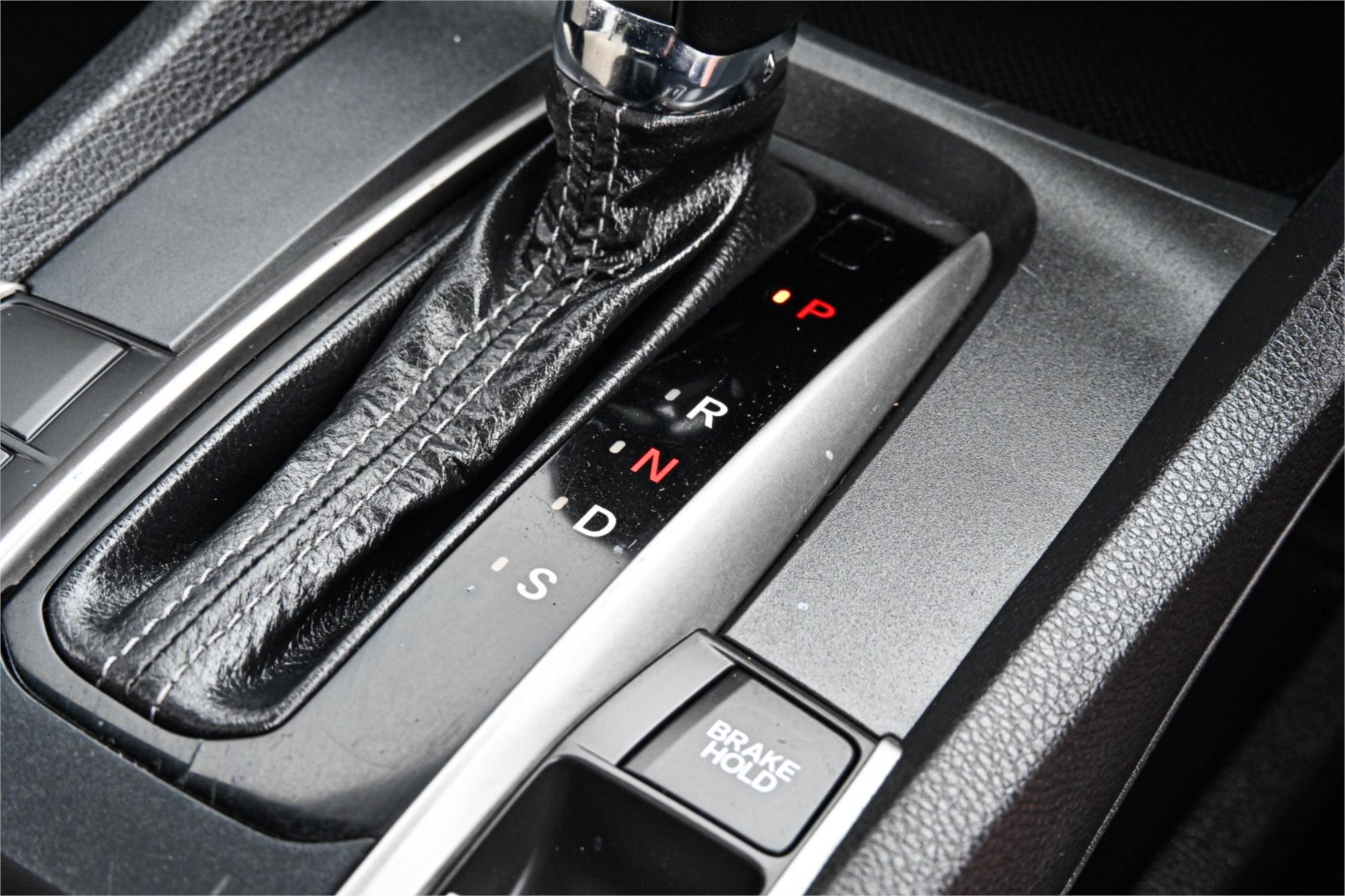 2018 HONDA CIVIC MY17 VTi-LX CONTINUOUS VARIABLE 5D HATCHBACK