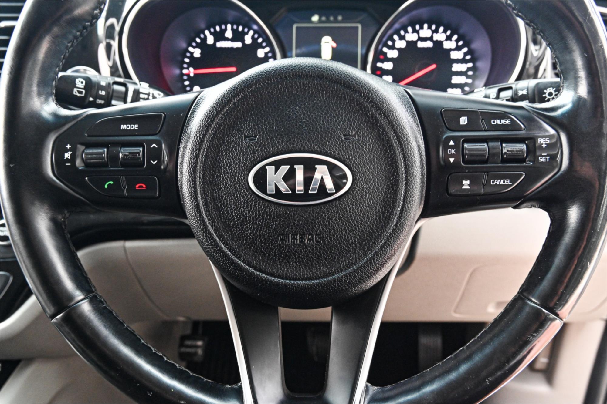 2017 KIA CARNIVAL YP MY17 PLATINUM 6 SP AUTOMATIC 4D WAGON