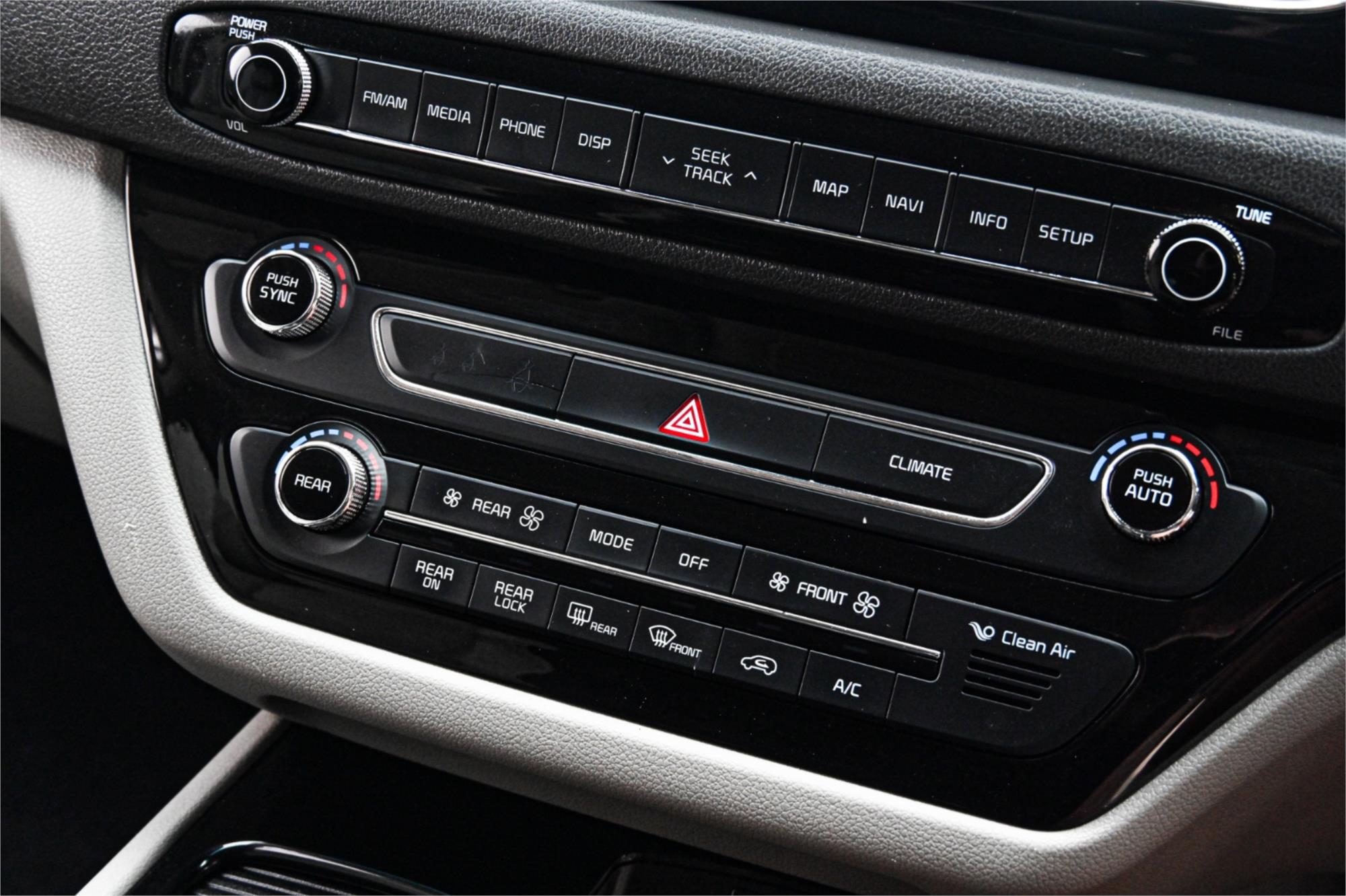 2017 KIA CARNIVAL YP MY17 PLATINUM 6 SP AUTOMATIC 4D WAGON