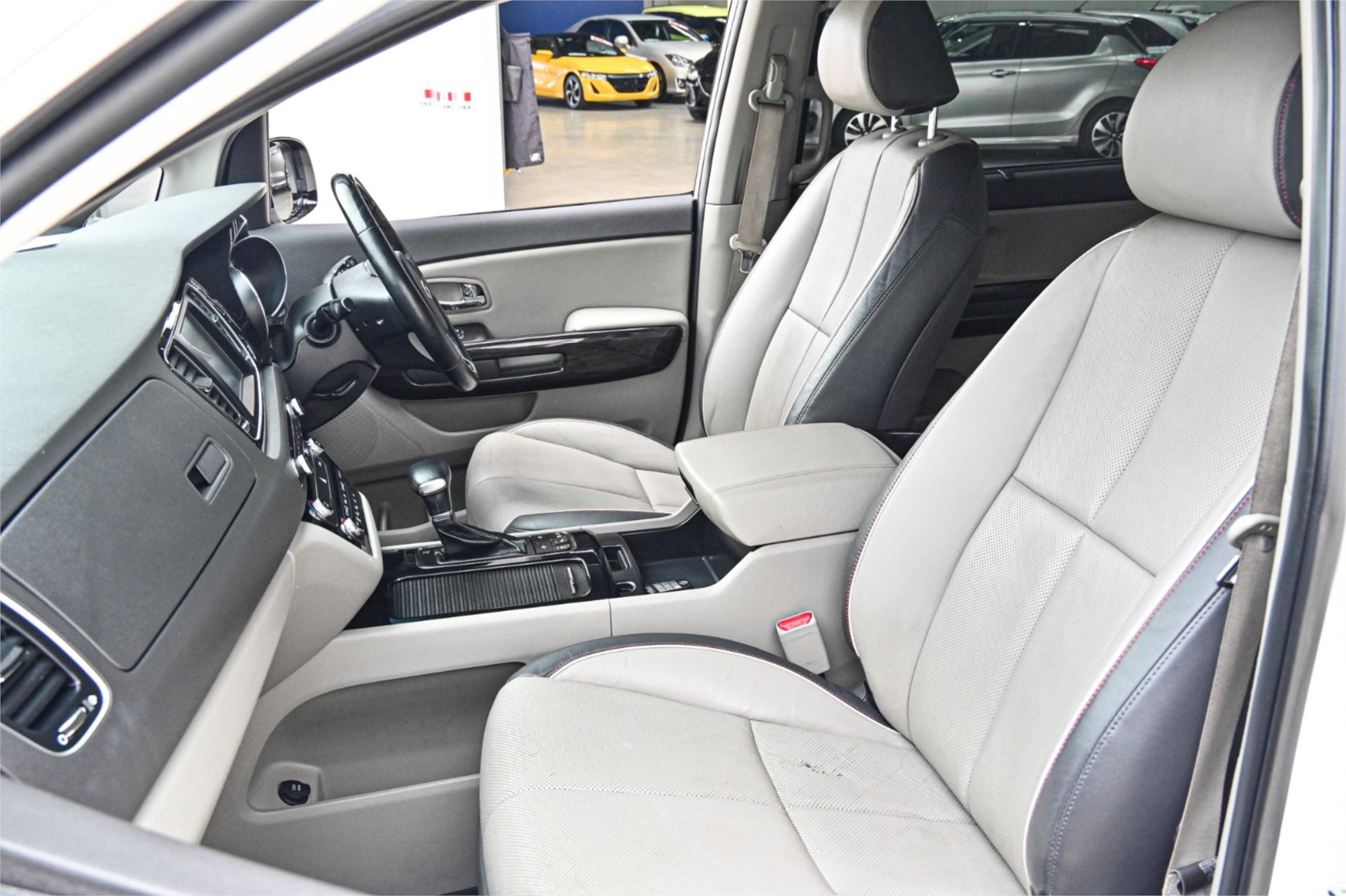 2017 KIA CARNIVAL YP MY17 PLATINUM 6 SP AUTOMATIC 4D WAGON