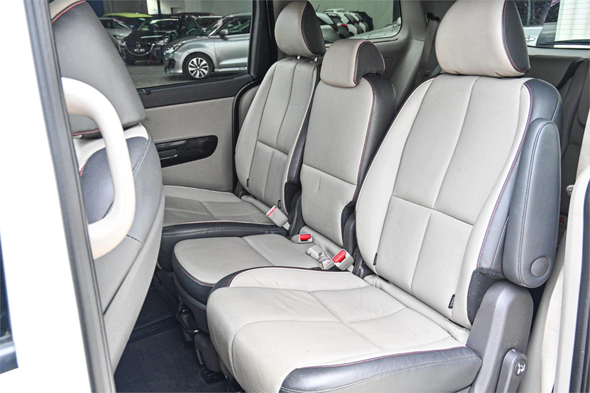 2017 KIA CARNIVAL YP MY17 PLATINUM 6 SP AUTOMATIC 4D WAGON