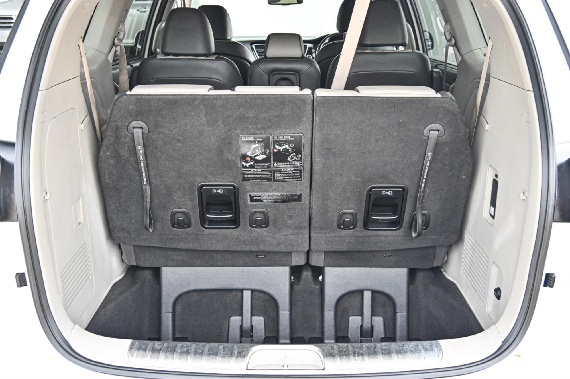 2017 KIA CARNIVAL YP MY17 PLATINUM 6 SP AUTOMATIC 4D WAGON