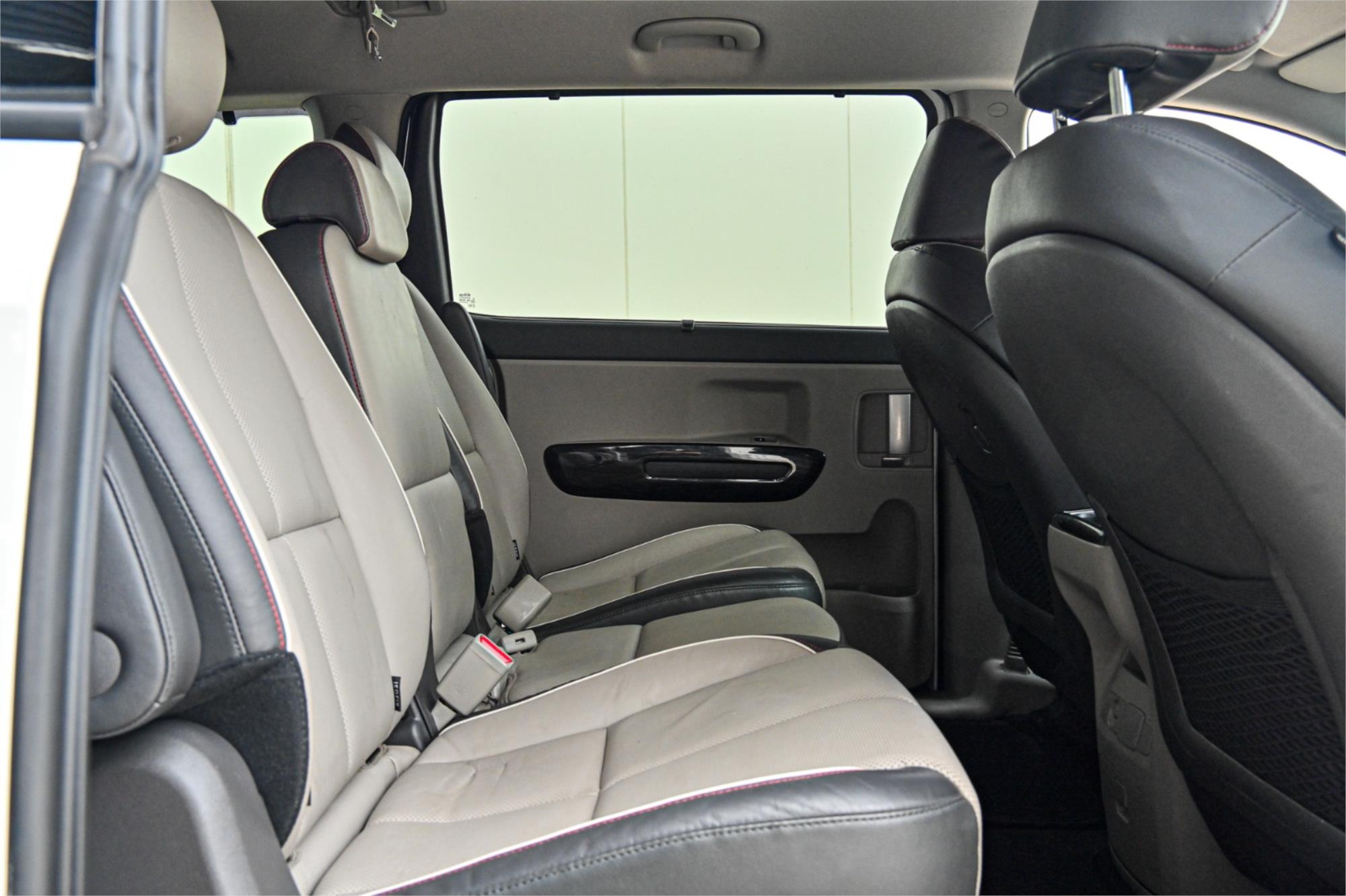 2017 KIA CARNIVAL YP MY17 PLATINUM 6 SP AUTOMATIC 4D WAGON