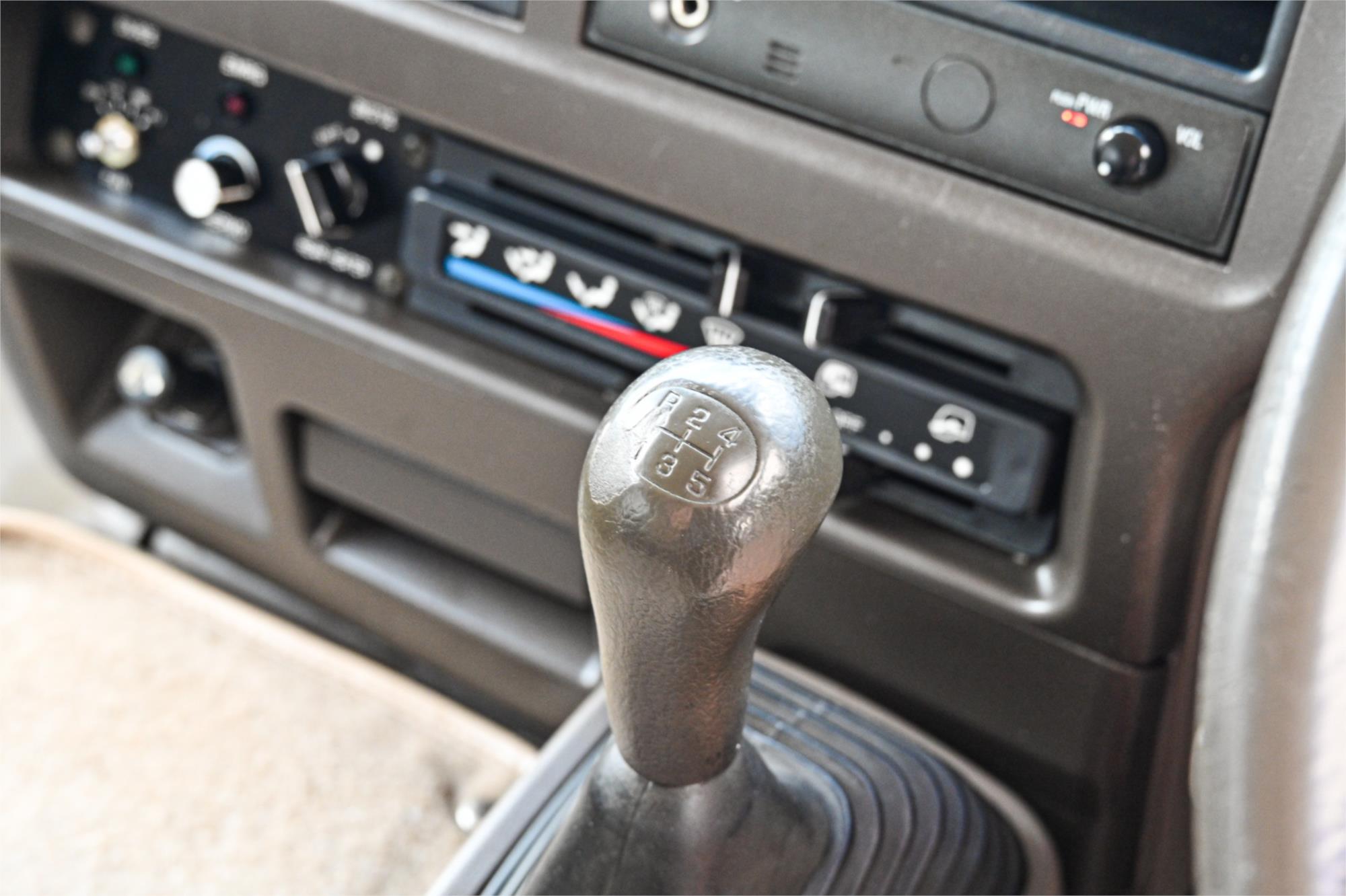 2002 MITSUBISHI ROSA BE 649 BASE 5 SP MANUAL BUS