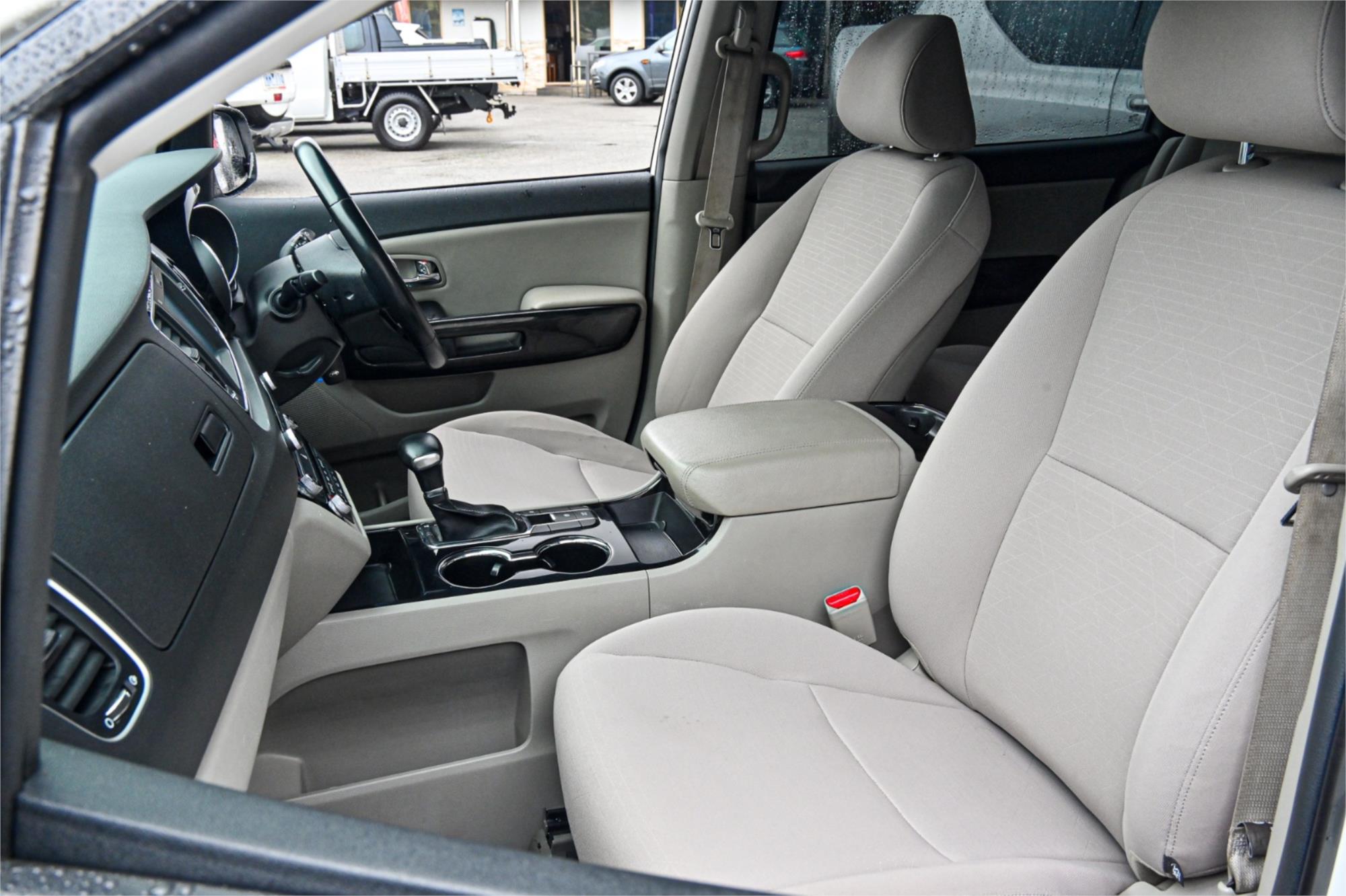 2018 KIA CARNIVAL YP MY18 SI 6 SP AUTOMATIC 4D WAGON