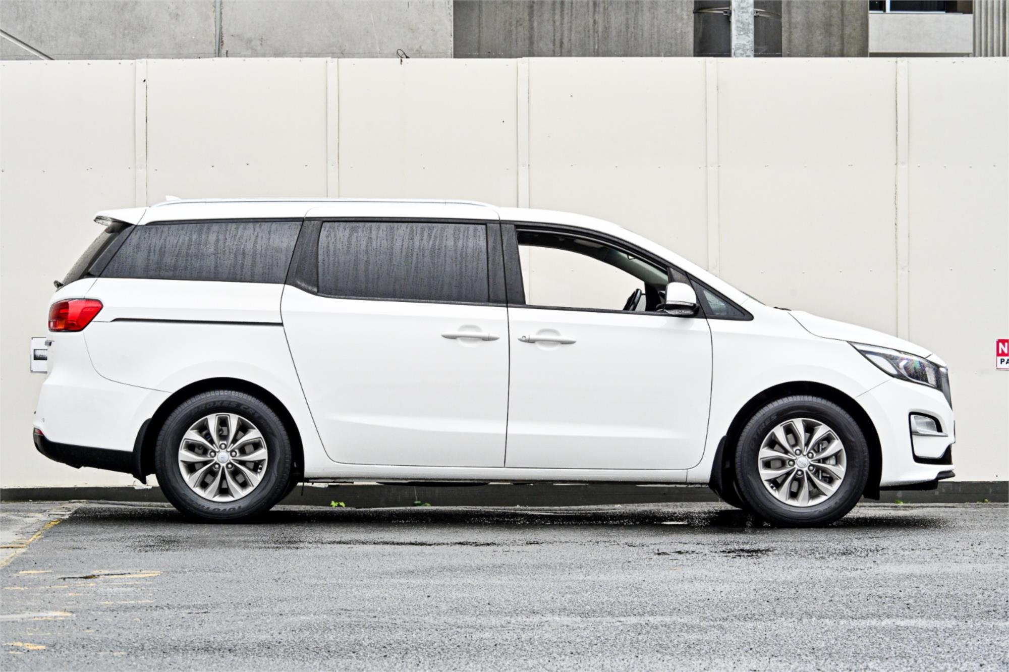 2018 KIA CARNIVAL YP MY18 SI 6 SP AUTOMATIC 4D WAGON