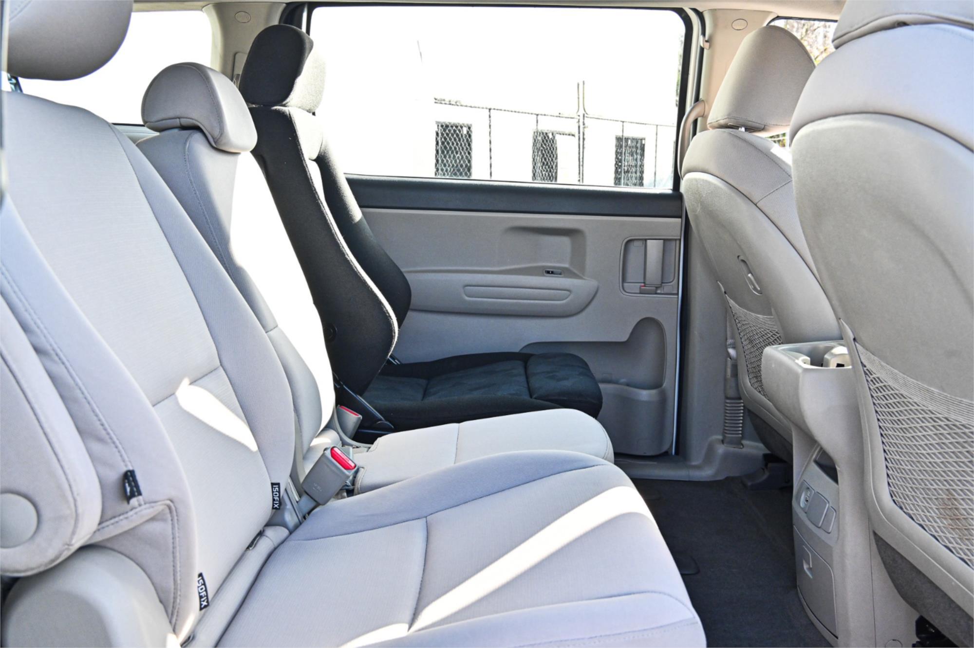 2017 KIA CARNIVAL YP MY17 S 6 SP AUTOMATIC 4D WAGON