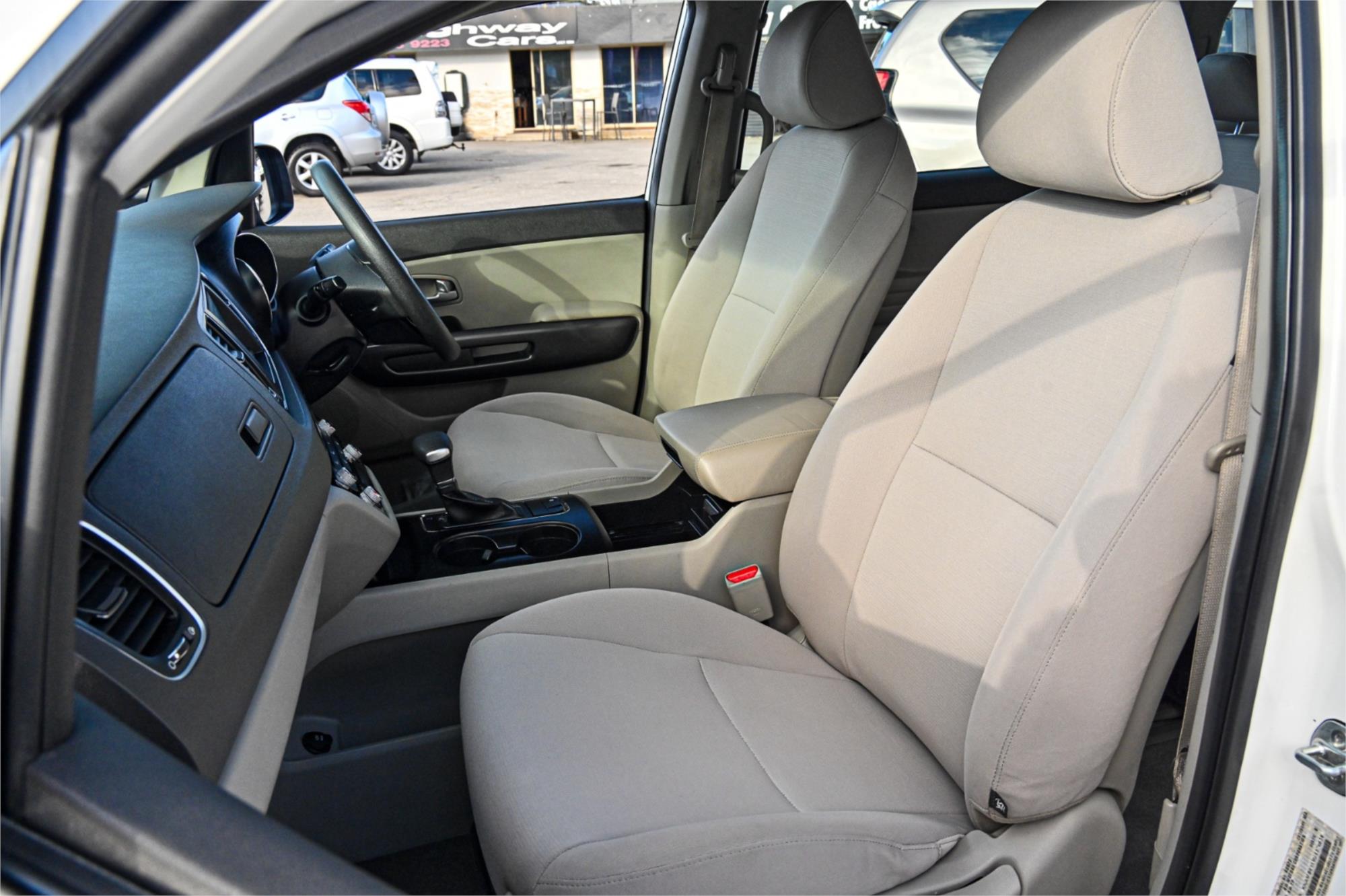 2017 KIA CARNIVAL YP MY17 S 6 SP AUTOMATIC 4D WAGON