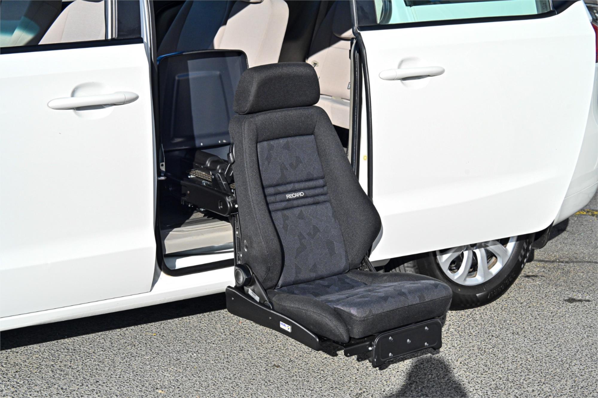 2017 KIA CARNIVAL YP MY17 S 6 SP AUTOMATIC 4D WAGON