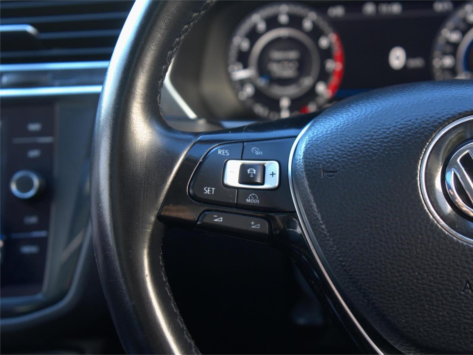 2017 VOLKSWAGEN TIGUAN 5NA 110 TSI COMFORTLINE 6 SP AUTO DIRECT SHIFT 4D WAGON