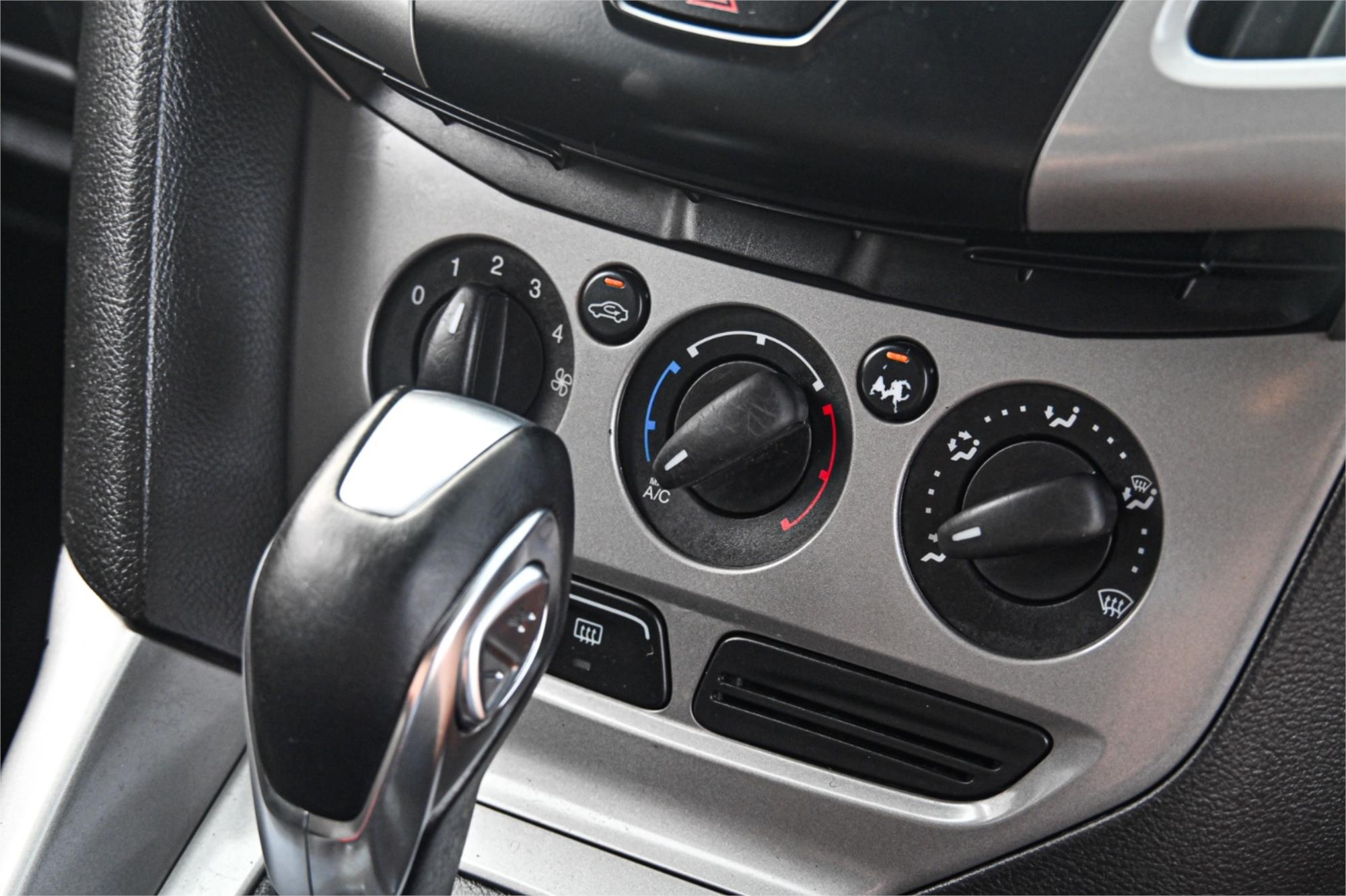 2012 FORD FOCUS LW MK2 TREND 6 SP AUTOMATIC 4D SEDAN