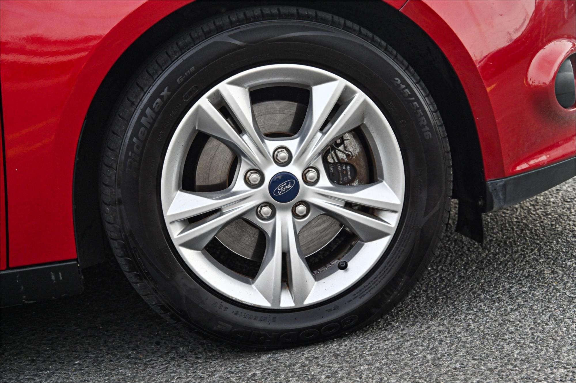 2012 FORD FOCUS LW MK2 TREND 6 SP AUTOMATIC 4D SEDAN