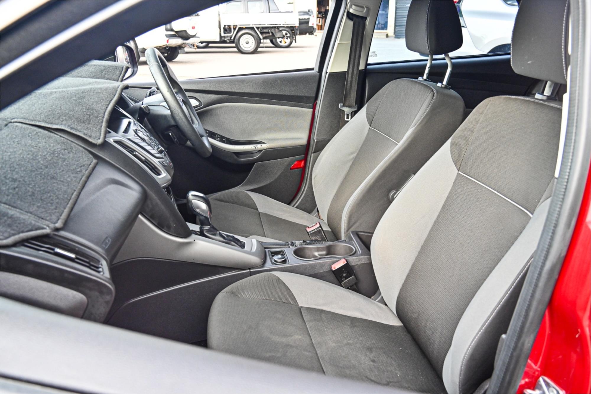 2012 FORD FOCUS LW MK2 TREND 6 SP AUTOMATIC 4D SEDAN