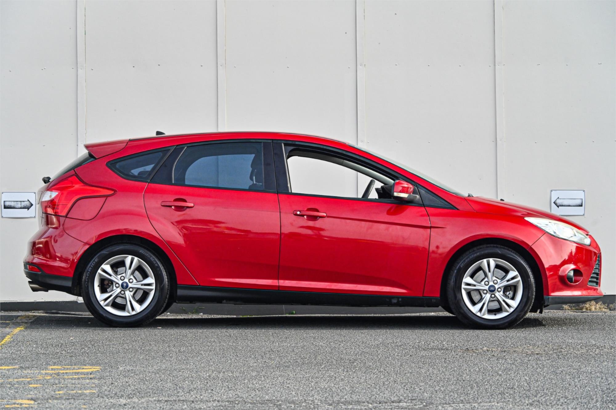 2012 FORD FOCUS LW MK2 TREND 6 SP AUTOMATIC 4D SEDAN