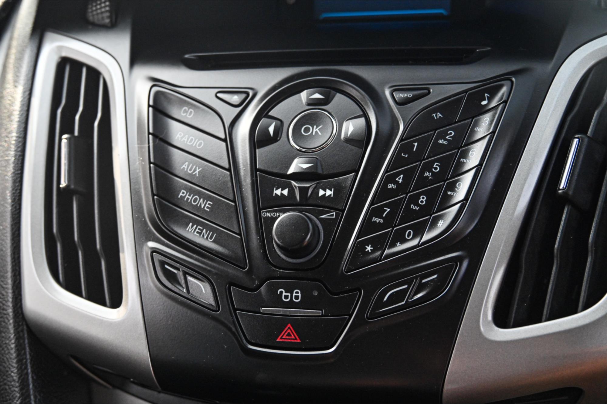 2012 FORD FOCUS LW MK2 TREND 6 SP AUTOMATIC 4D SEDAN