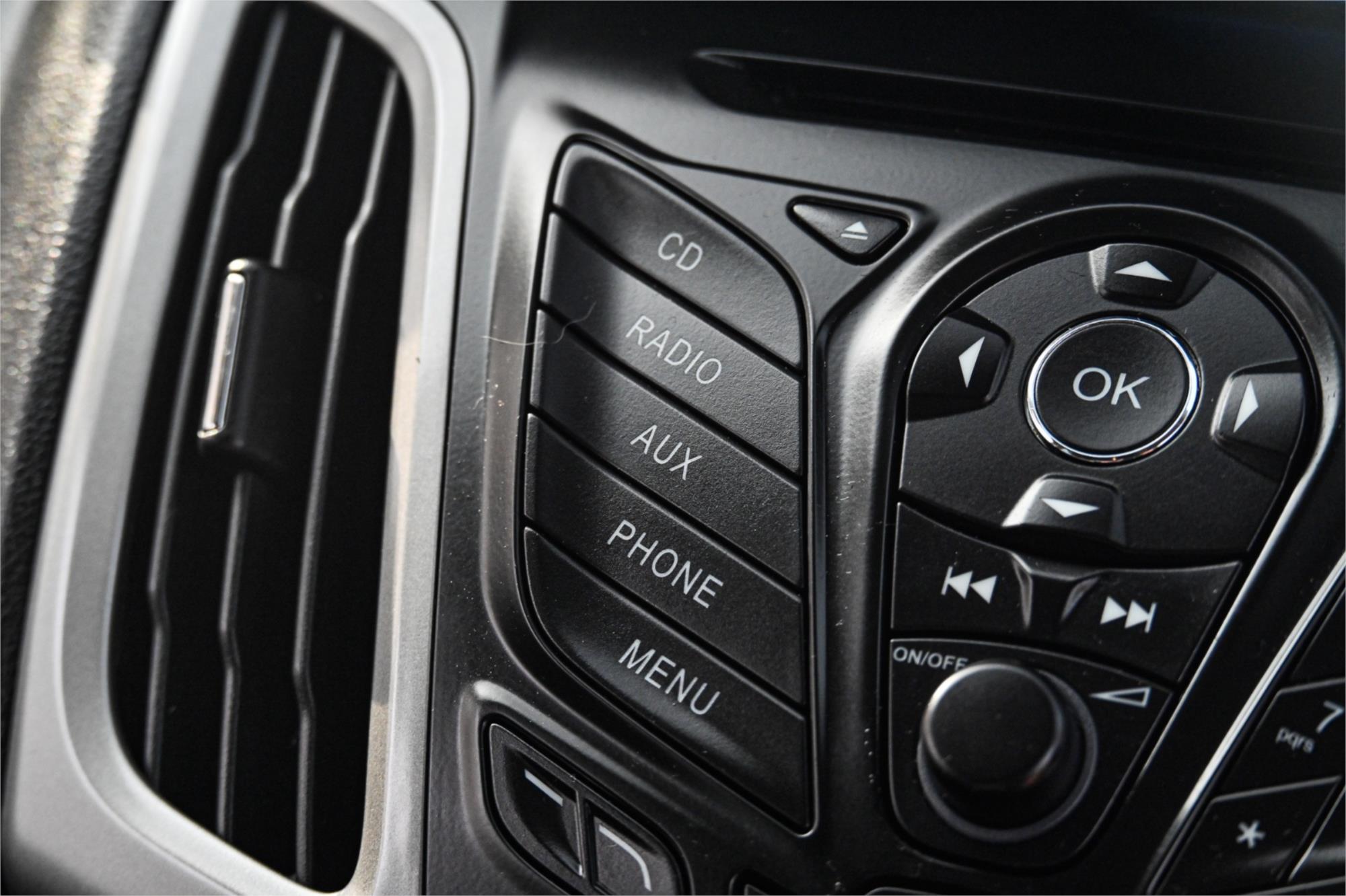 2012 FORD FOCUS LW MK2 TREND 6 SP AUTOMATIC 4D SEDAN