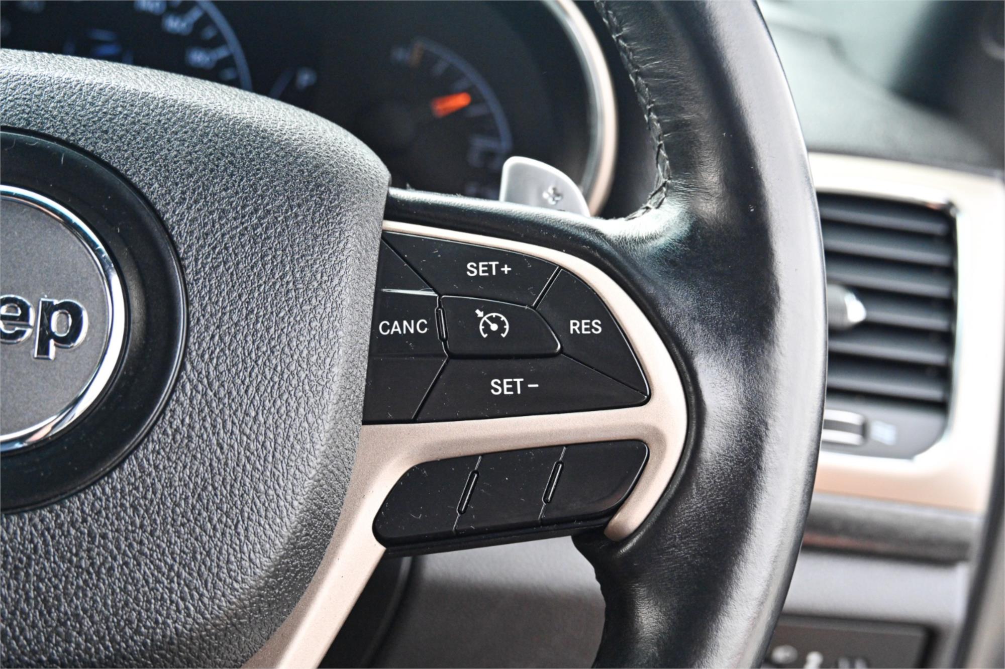 2013 JEEP GRAND CHEROKEE WK MY13 LAREDO (4x4) 5 SP AUTOMATIC 4D WAGON