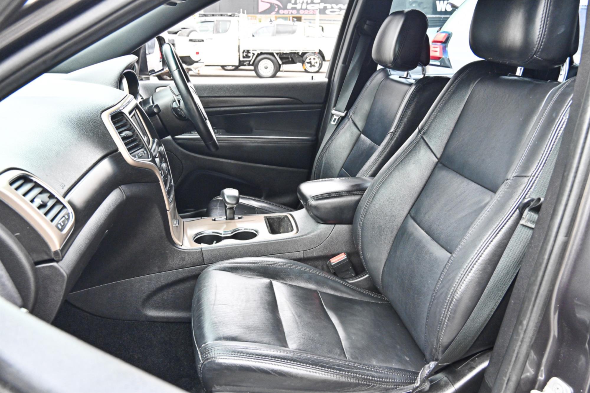 2013 JEEP GRAND CHEROKEE WK MY13 LAREDO (4x4) 5 SP AUTOMATIC 4D WAGON