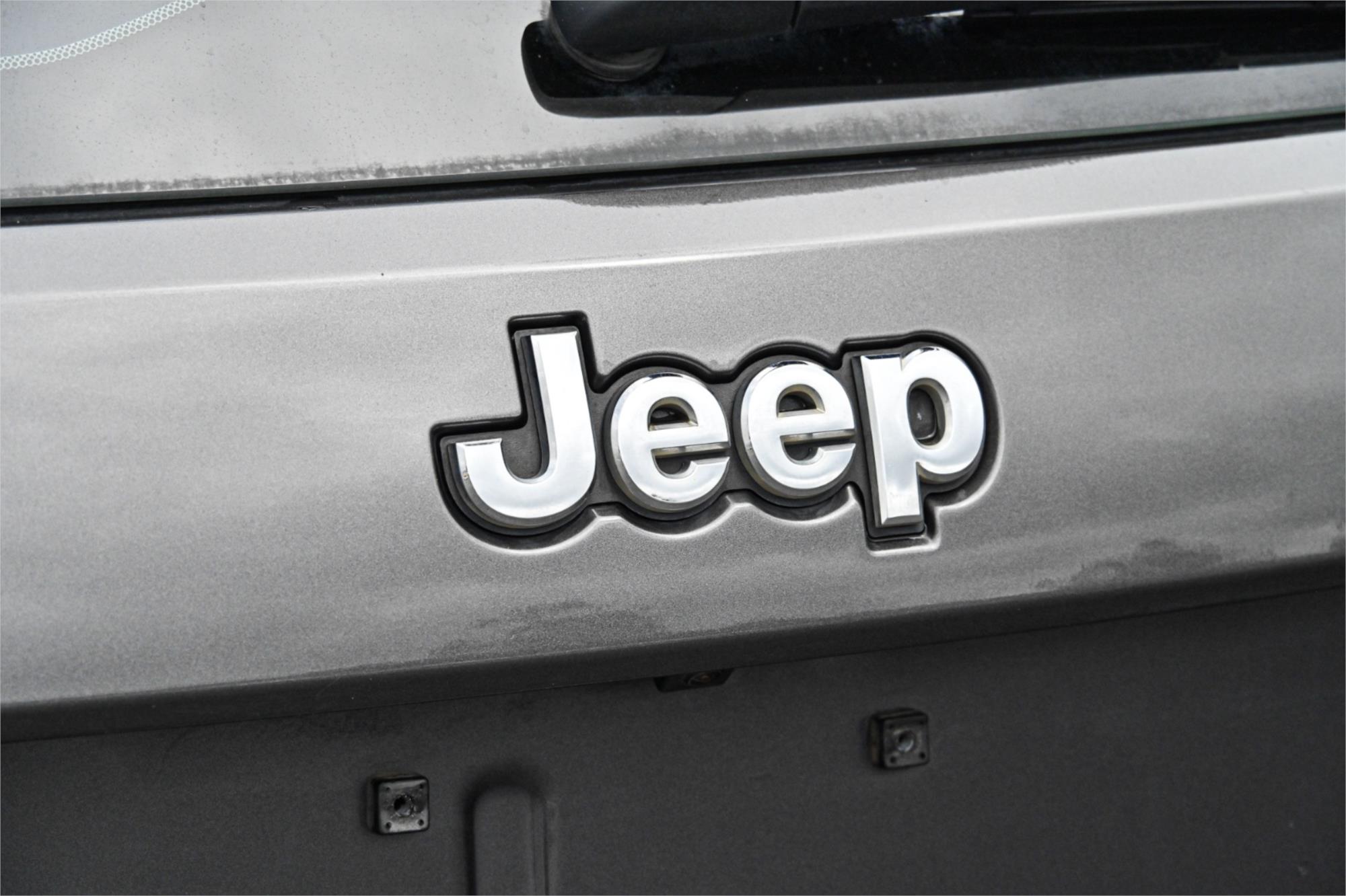 2013 JEEP GRAND CHEROKEE WK MY13 LAREDO (4x4) 5 SP AUTOMATIC 4D WAGON