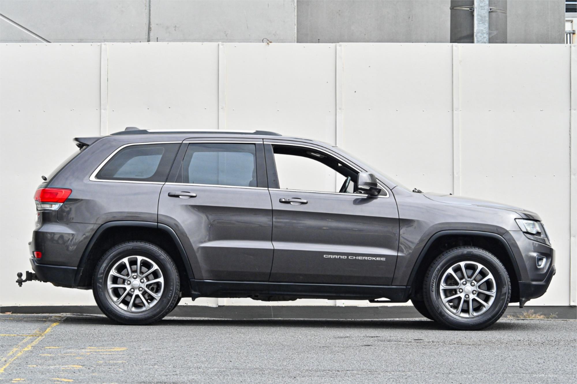2013 JEEP GRAND CHEROKEE WK MY13 LAREDO (4x4) 5 SP AUTOMATIC 4D WAGON