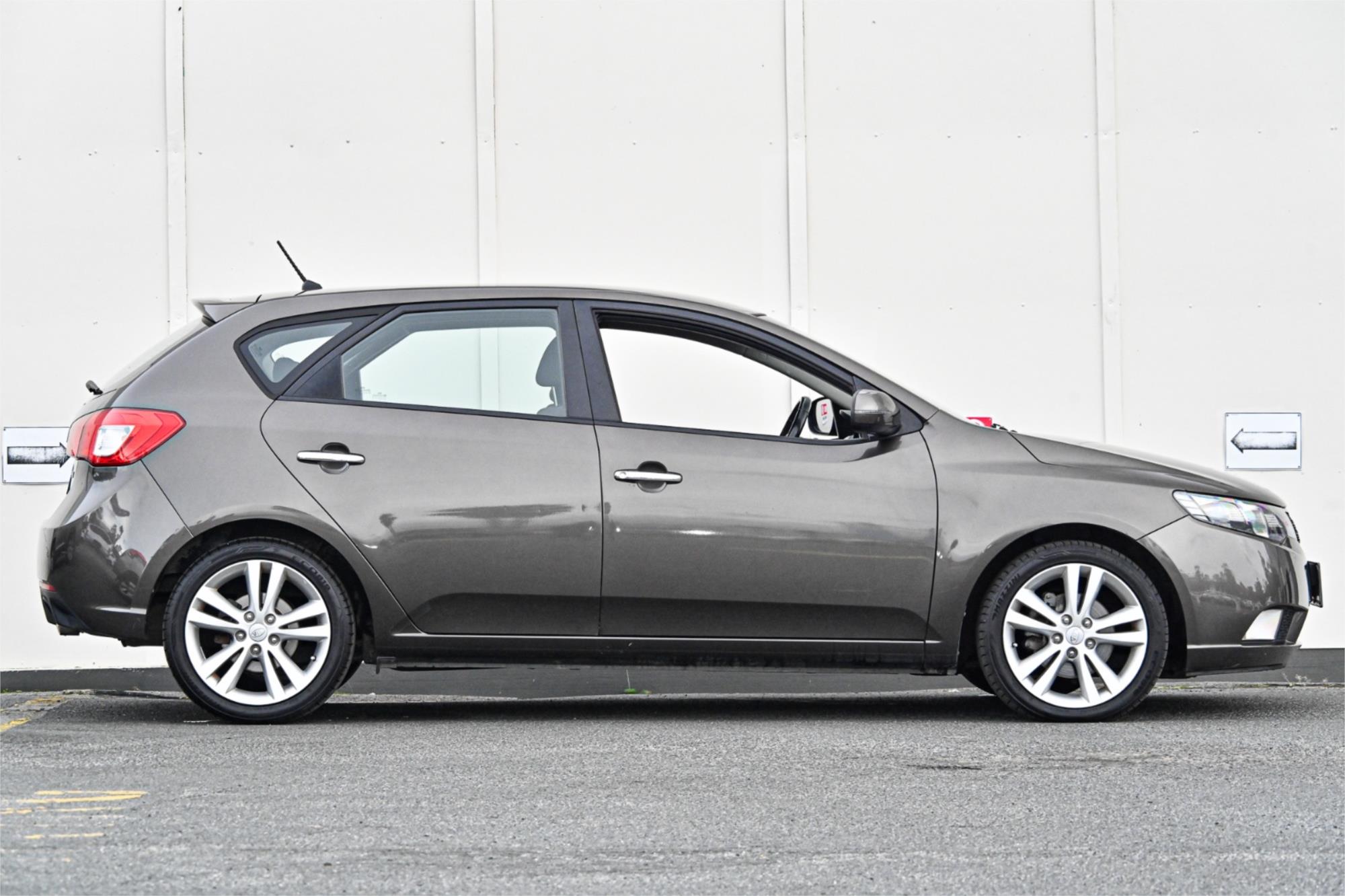 2011 KIA CERATO TD MY11 SLi 6 SP AUTOMATIC 5D HATCHBACK