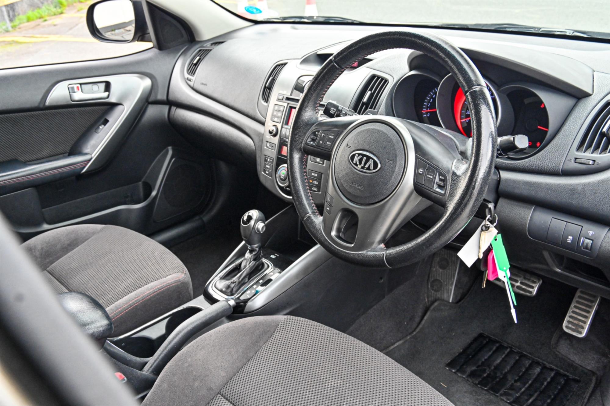 2011 KIA CERATO TD MY11 SLi 6 SP AUTOMATIC 5D HATCHBACK