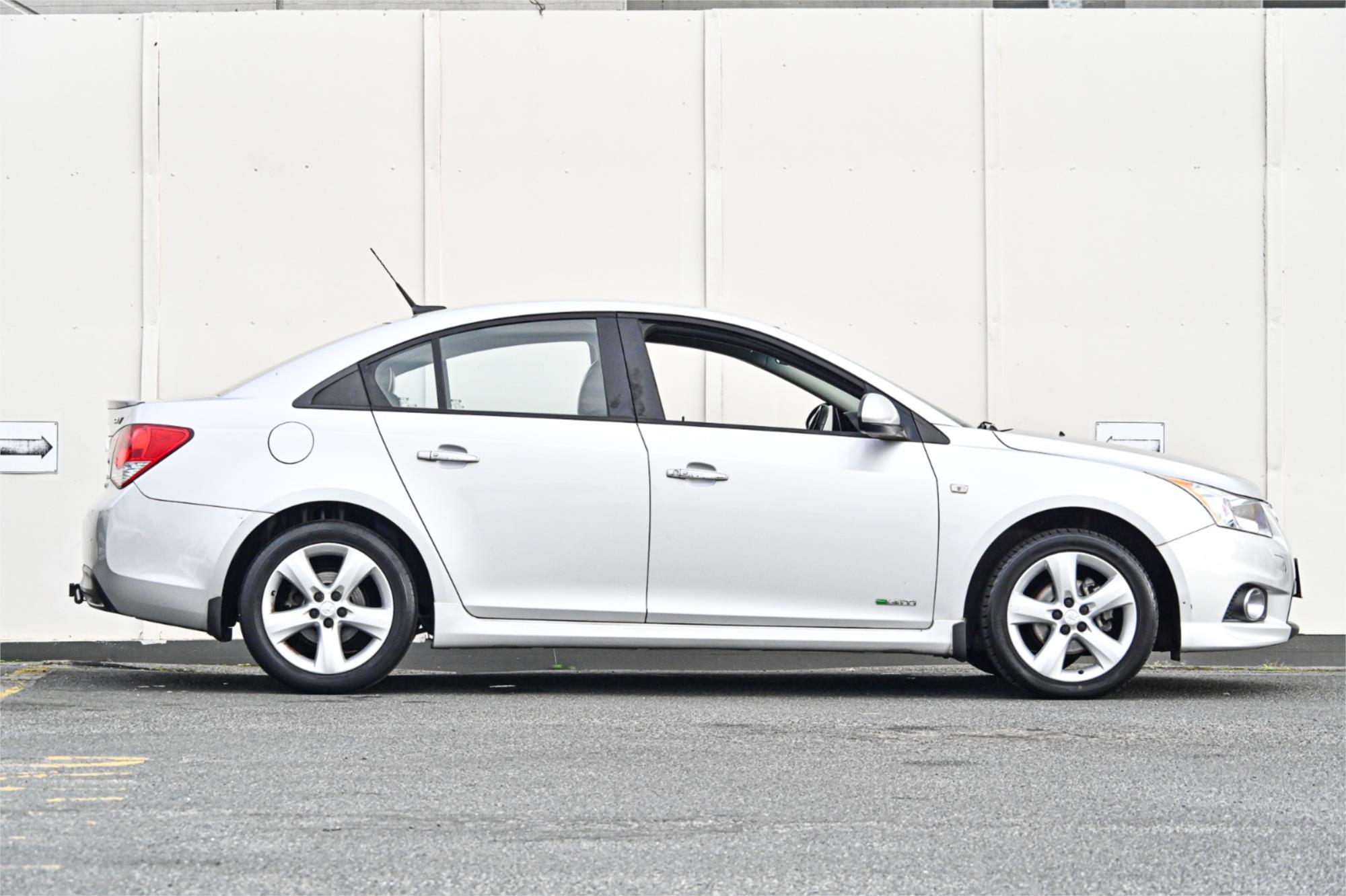 2012 HOLDEN CRUZE JH MY12 SRi V 6 SP AUTOMATIC 4D SEDAN