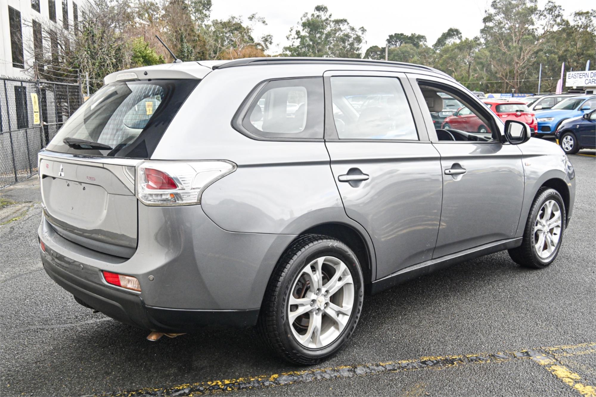 2013 MITSUBISHI OUTLANDER ZJ ES (4x2) CONTINUOUS VARIABLE 4D WAGON
