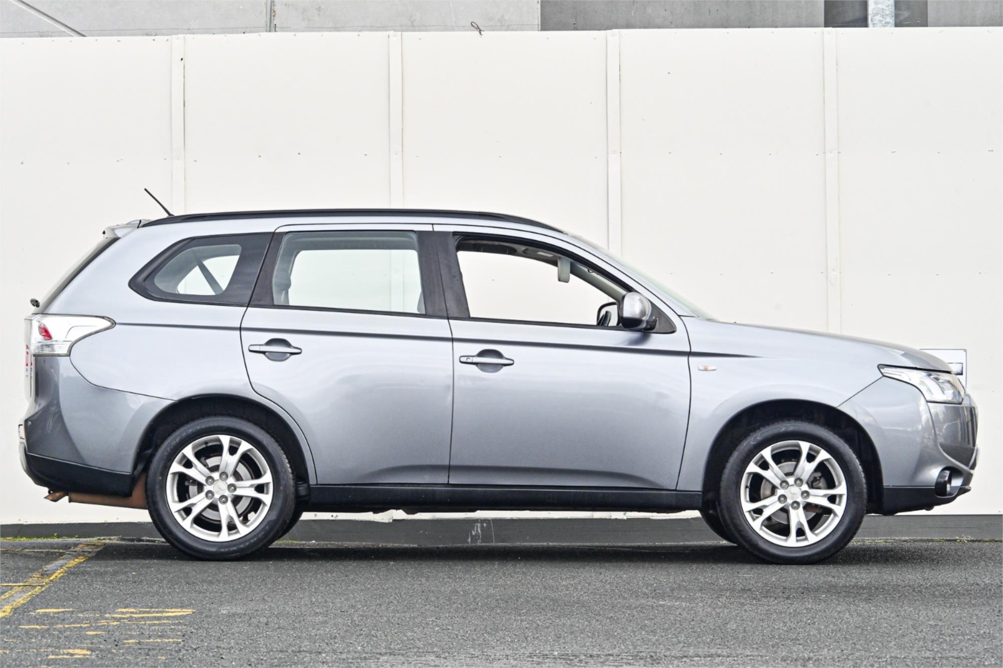2013 MITSUBISHI OUTLANDER ZJ ES (4x2) CONTINUOUS VARIABLE 4D WAGON