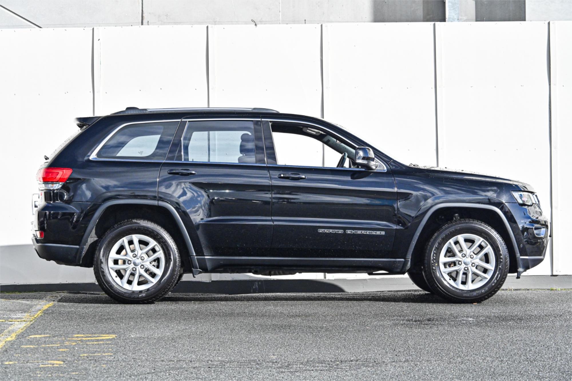 2017 JEEP GRAND CHEROKEE WK MY17 LAREDO (4x2) 8 SP AUTOMATIC 4D WAGON