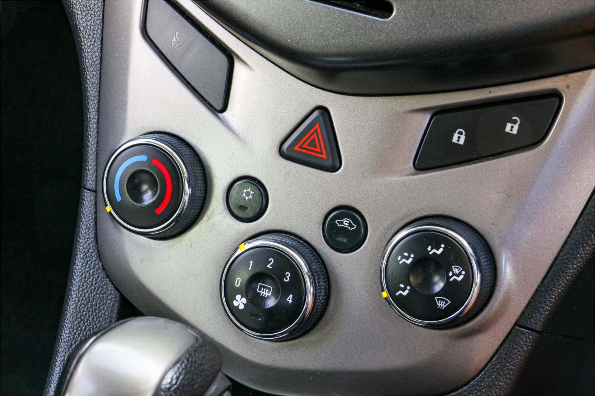 2012 HOLDEN BARINA TM 6 SP AUTOMATIC 5D HATCHBACK