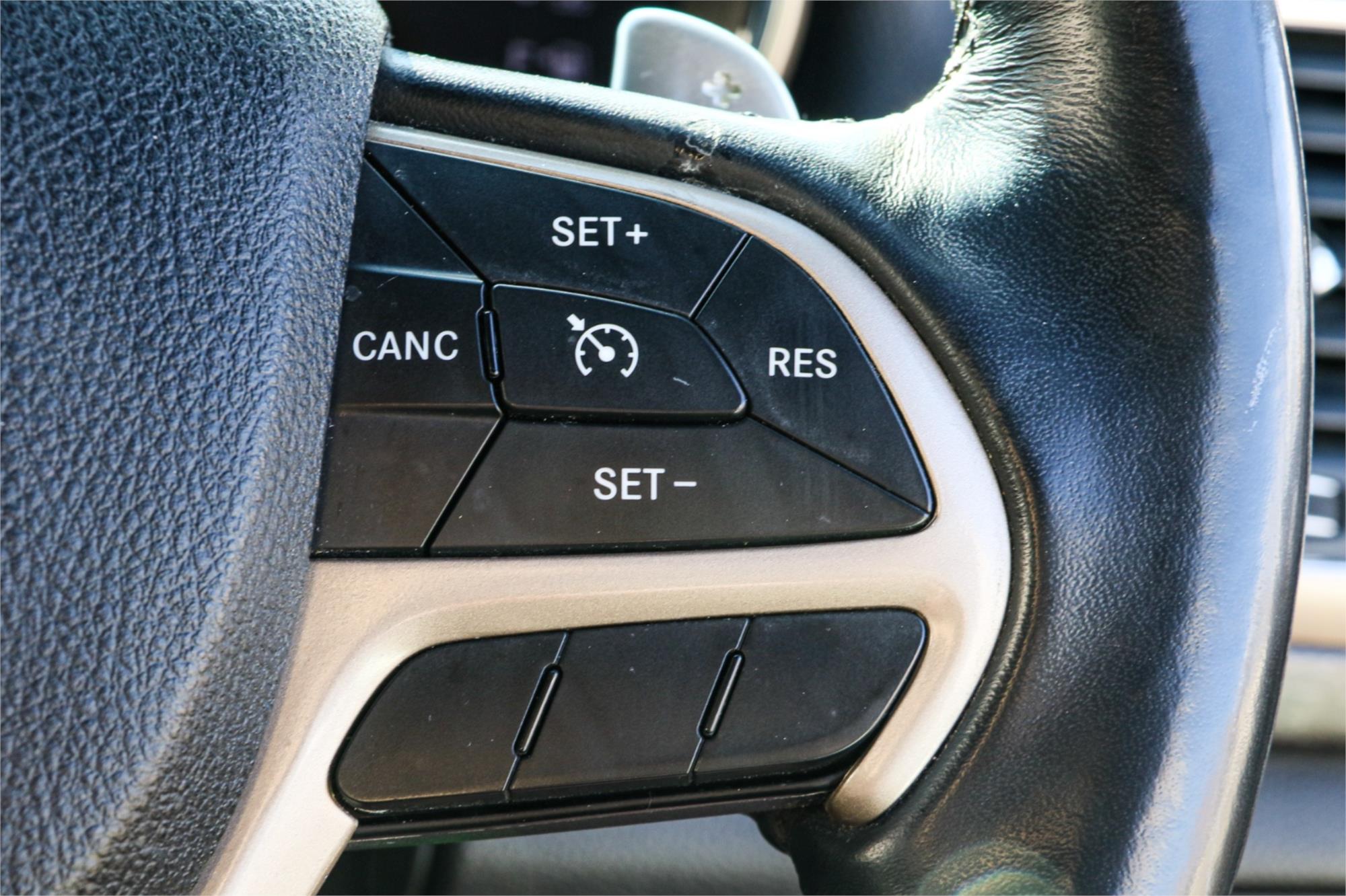 2015 JEEP GRAND CHEROKEE WK MY15 LAREDO (4x4) 8 SP AUTOMATIC 4D WAGON
