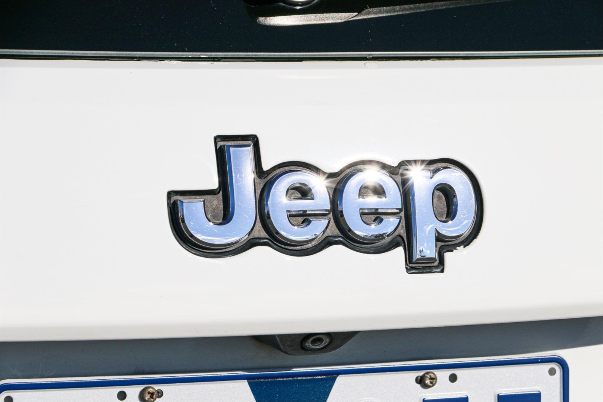 2015 JEEP GRAND CHEROKEE WK MY15 LAREDO (4x4) 8 SP AUTOMATIC 4D WAGON