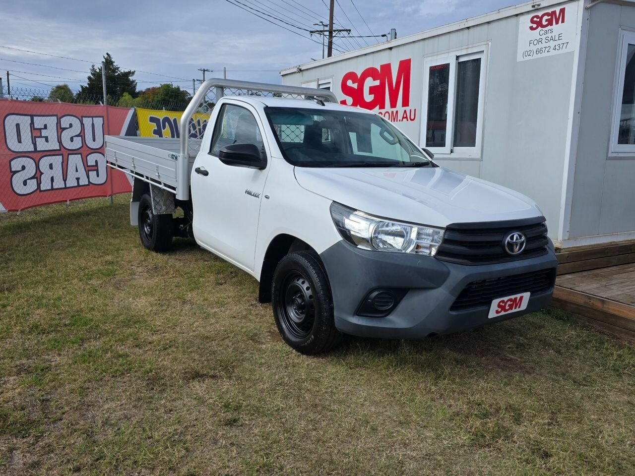2017 TOYOTA HILUX TGN121R WORKMATE 5 SP MANUAL C/CHAS