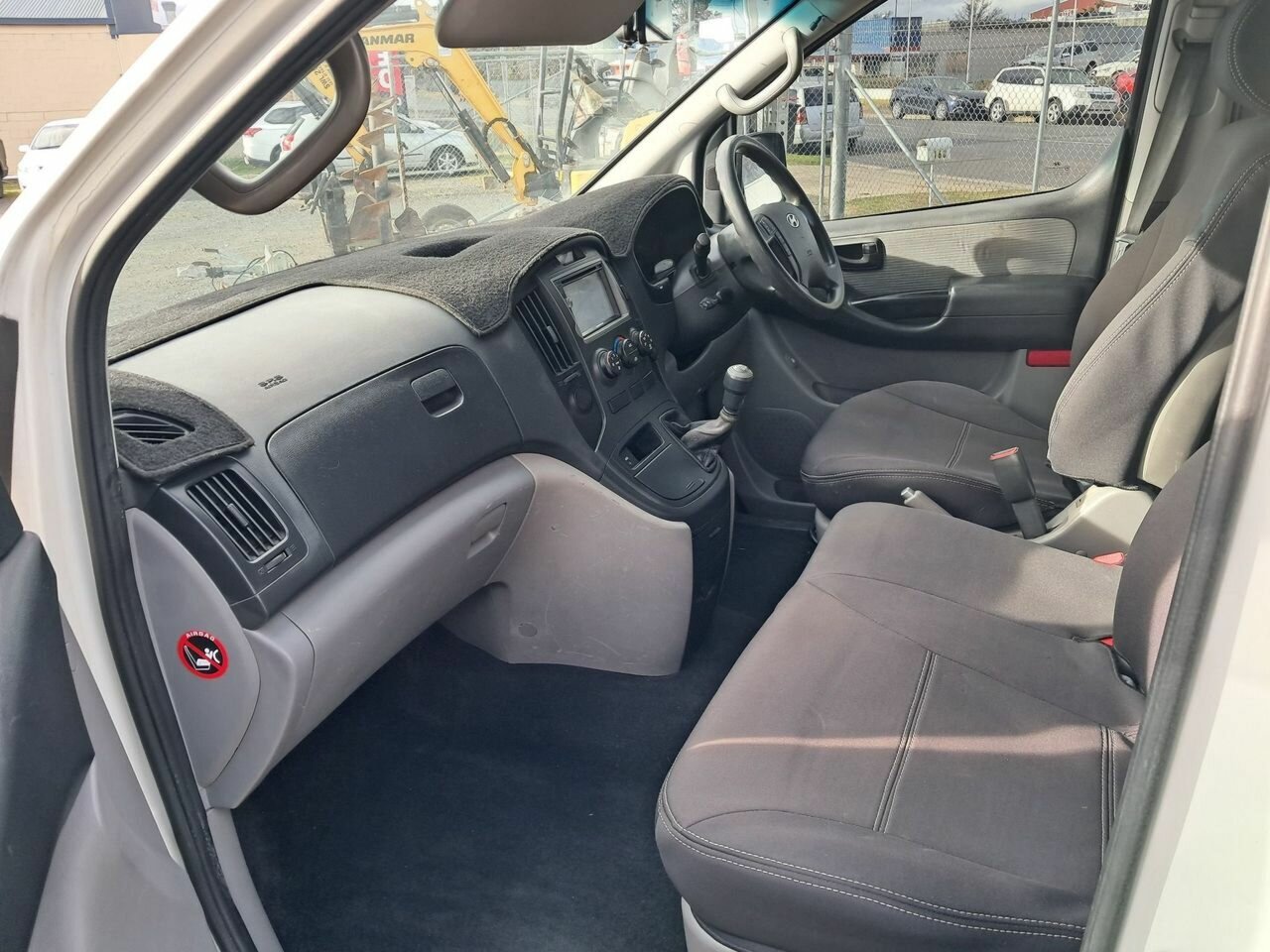 2009 HYUNDAI iLOAD TQ 5 SP MANUAL 4D VAN