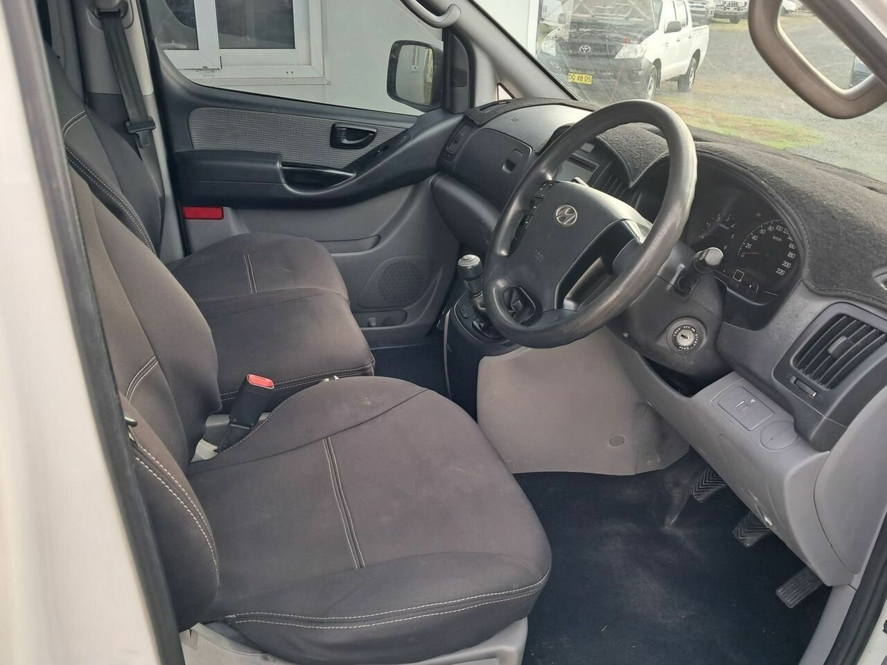 2009 HYUNDAI iLOAD TQ 5 SP MANUAL 4D VAN
