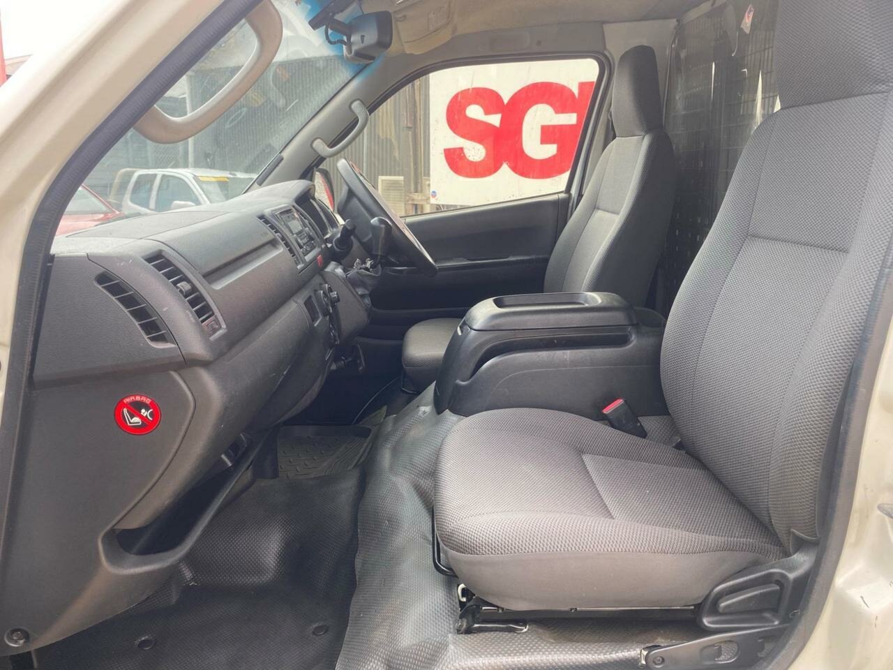 2015 TOYOTA HIACE KDH201R MY15 LWB 4 SP AUTOMATIC 4D VAN